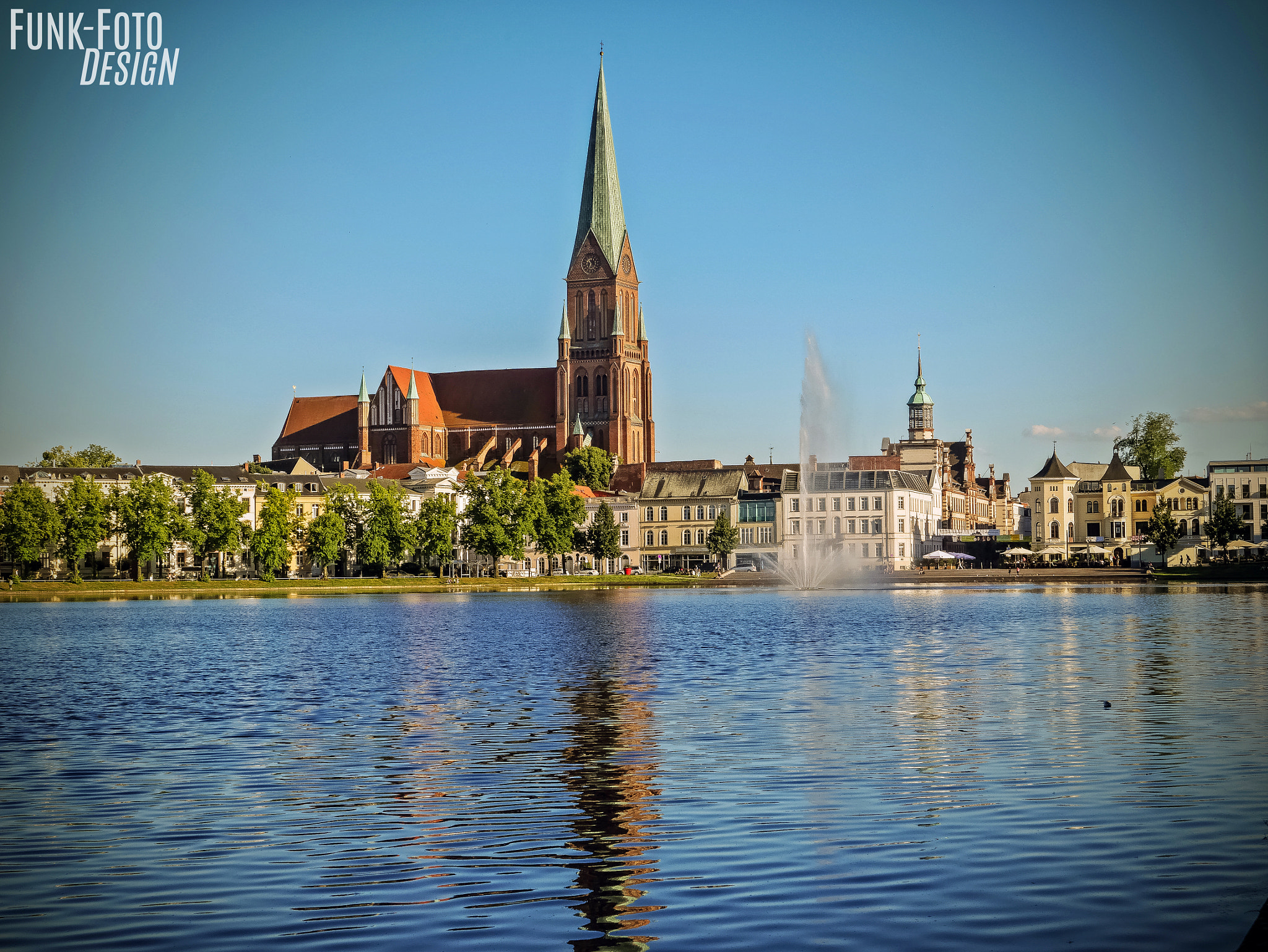 Panasonic DMC-G70 sample photo. Schweriner dom, pfaffenteich. photography