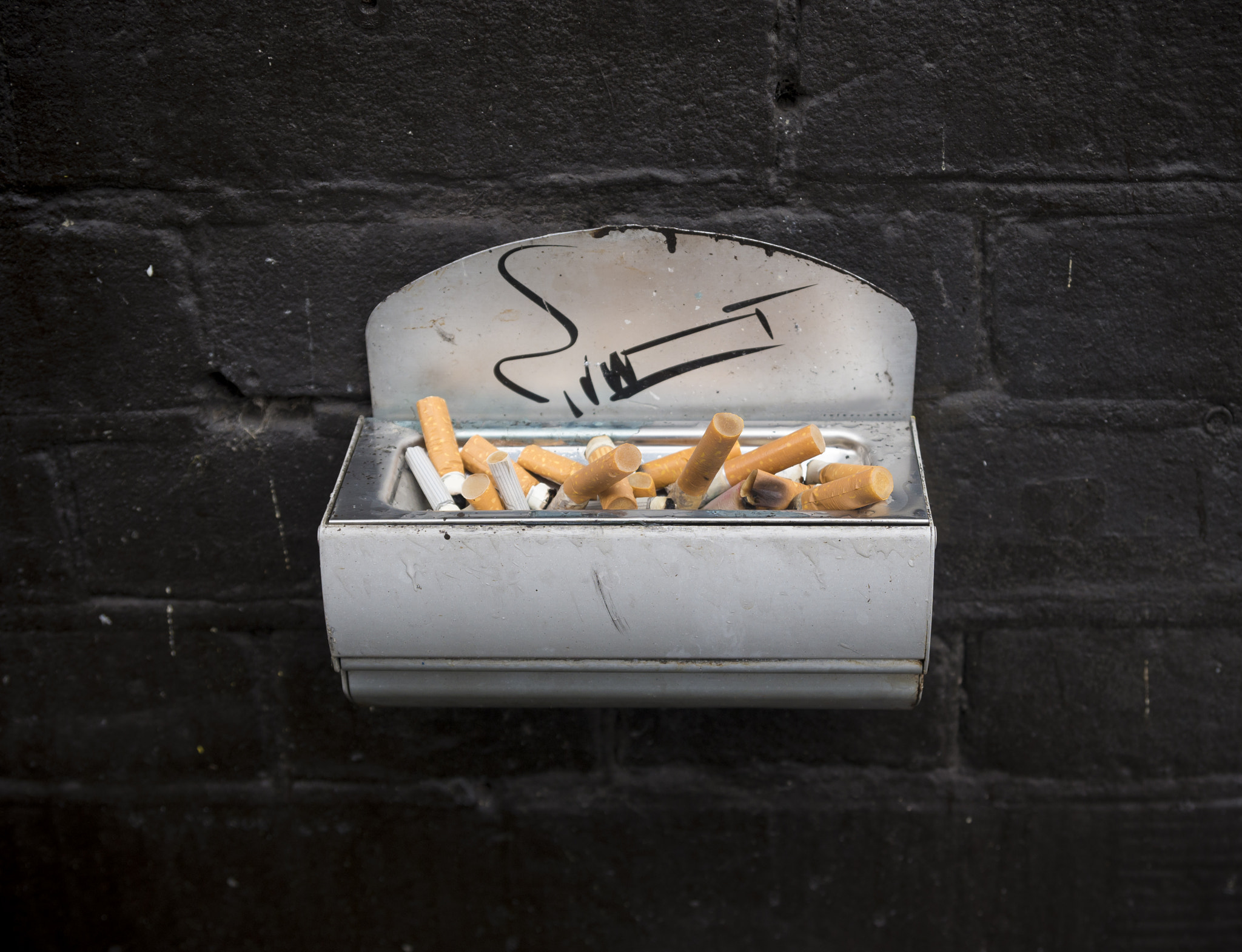 Pentax K-5 IIs sample photo. Public ashtray photography
