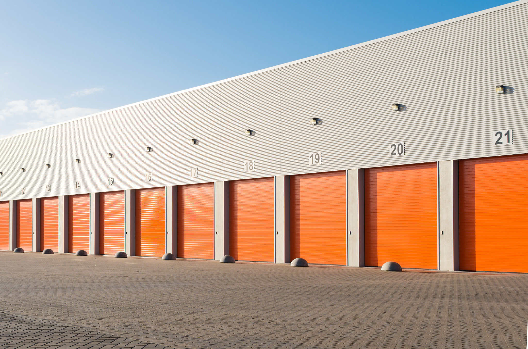 Pentax K-5 IIs + Tamron SP AF 17-50mm F2.8 XR Di II LD Aspherical (IF) sample photo. Commercial warehouse exterior photography