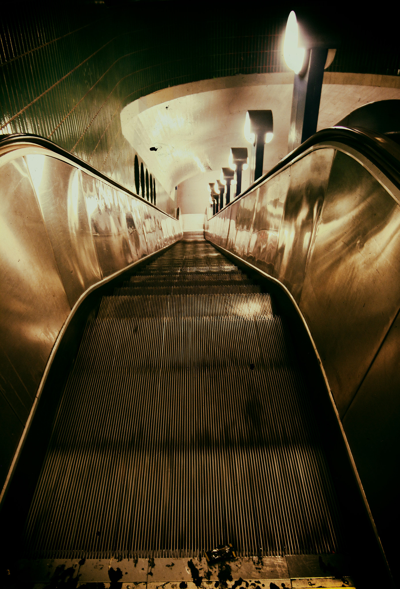 Sigma 15-30mm f/3.5-4.5 EX DG Aspherical sample photo. Underground station berlin photography