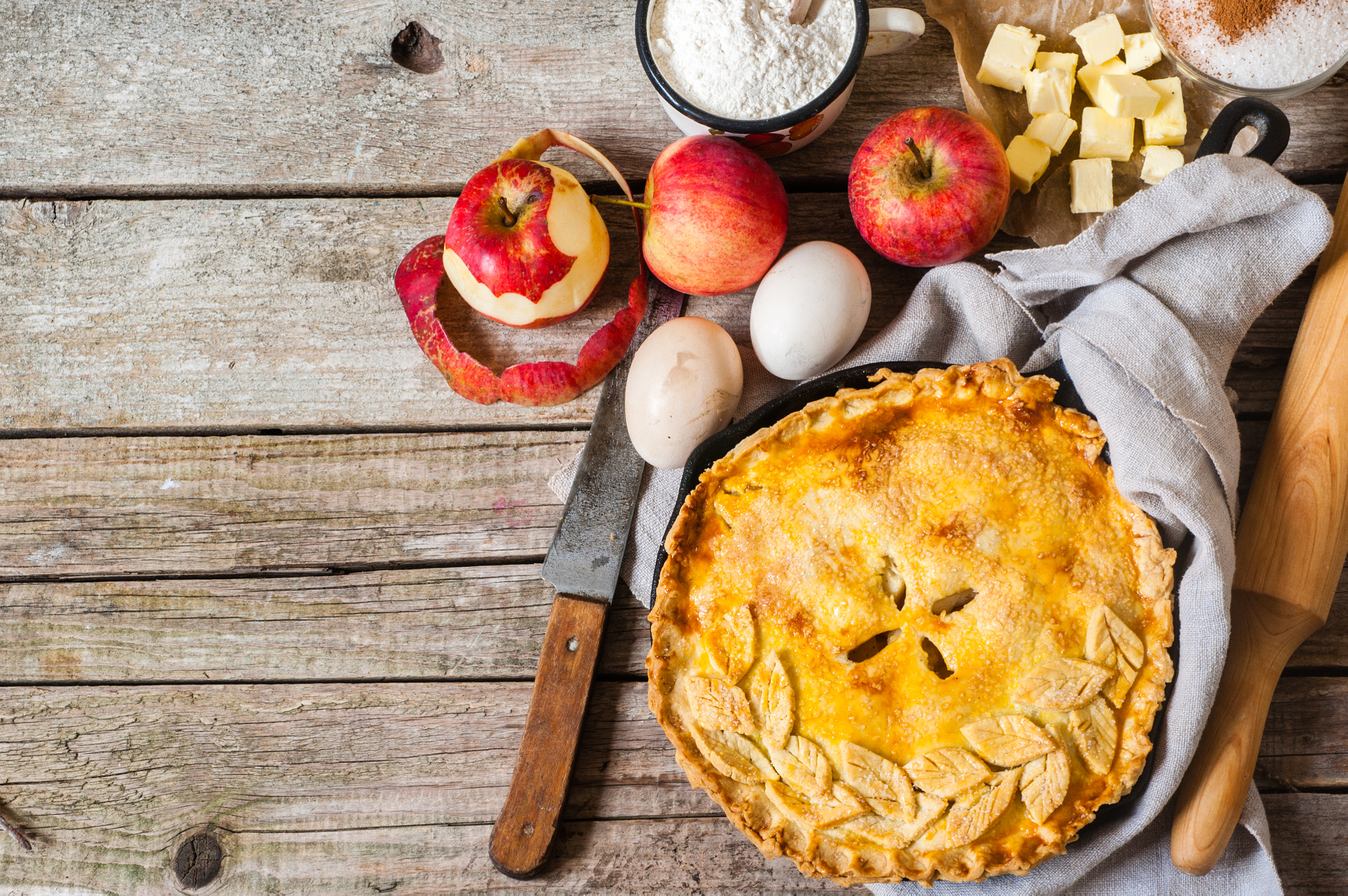 Nikon D90 + Nikon AF Micro-Nikkor 60mm F2.8D sample photo. Apple pie with ingredients photography