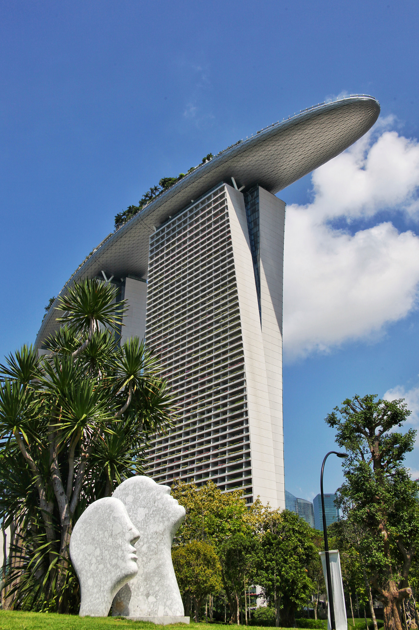 Canon EOS 5D Mark II + Canon EF 24-85mm F3.5-4.5 USM sample photo. Marina bay sands hotel, singapore photography