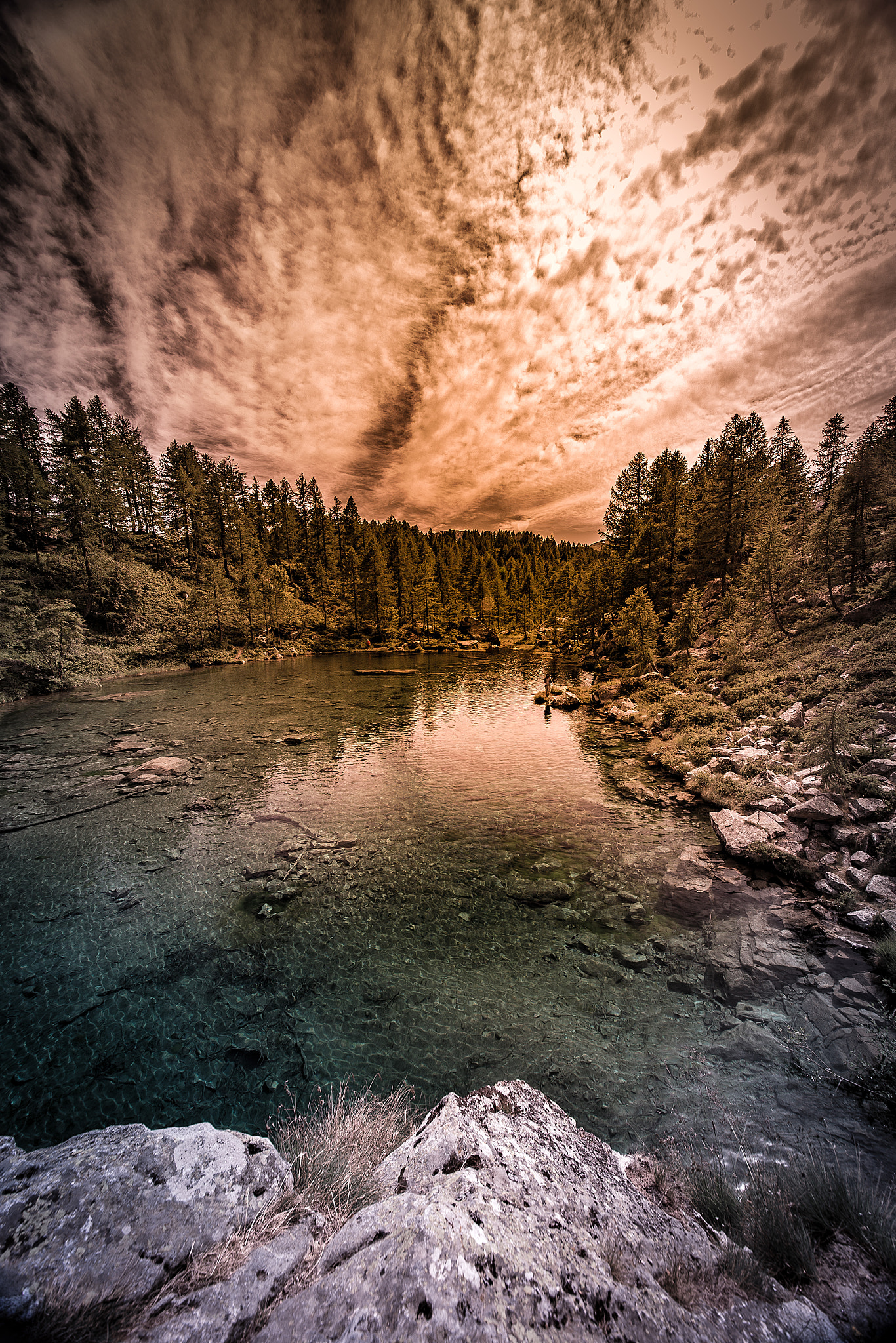 Canon EOS-1D X + Sigma 12-24mm F4.5-5.6 II DG HSM sample photo. Sunset - lago delle streghe photography