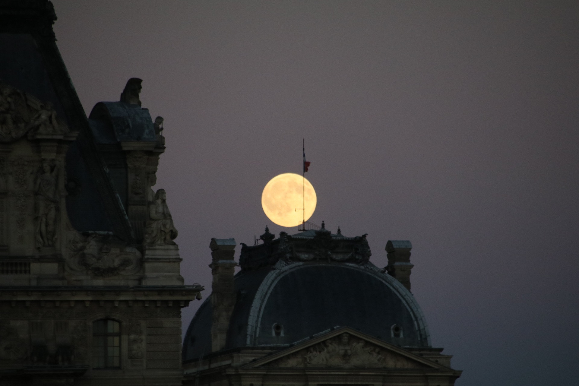 Sigma 18-250mm F3.5-6.3 DC OS HSM sample photo. Exploring paris photography