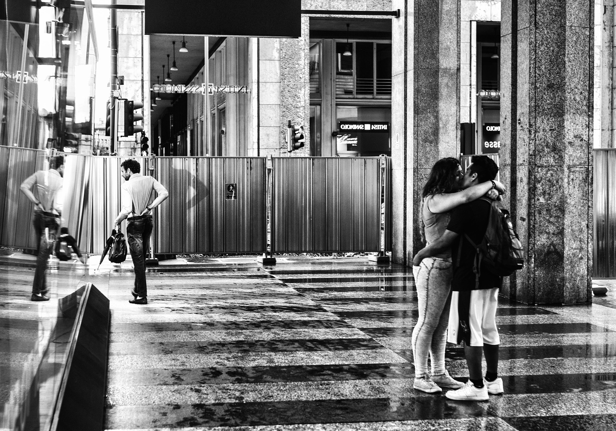 Canon EOS 600D (Rebel EOS T3i / EOS Kiss X5) + Sigma 35mm F1.4 DG HSM Art sample photo. Who did first kiss suggest? photography