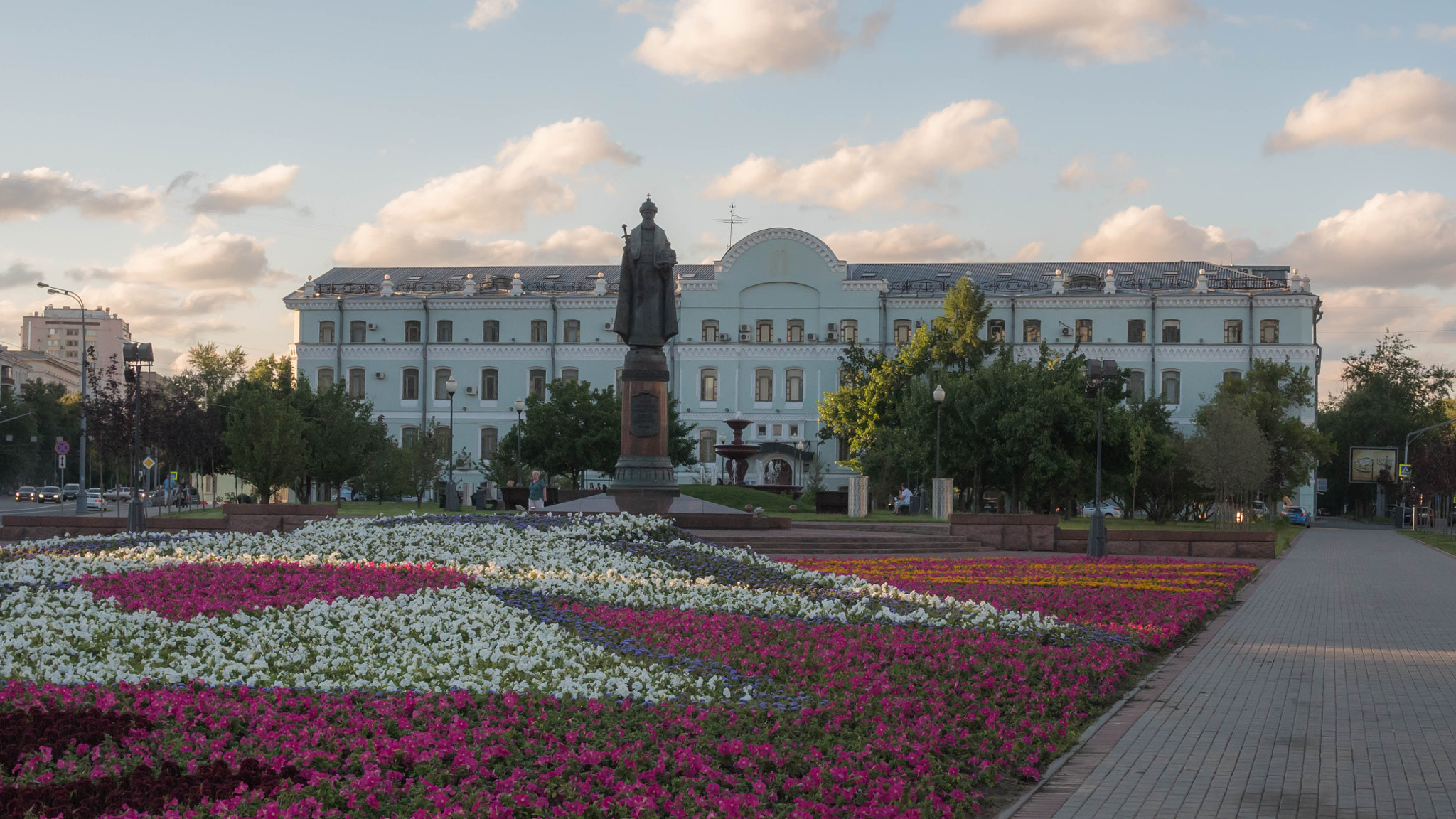 Panasonic Lumix DMC-GH4 + Olympus M.Zuiko Digital 25mm F1.8 sample photo. Serpukhovskaya zastava square photography