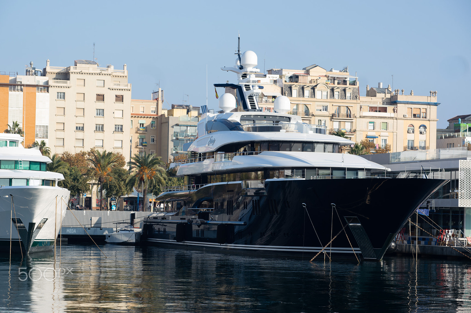 Pentax smc DA* 50-135mm F2.8 ED (IF) SDM sample photo. Luxury yacht in port vell in barcelona photography