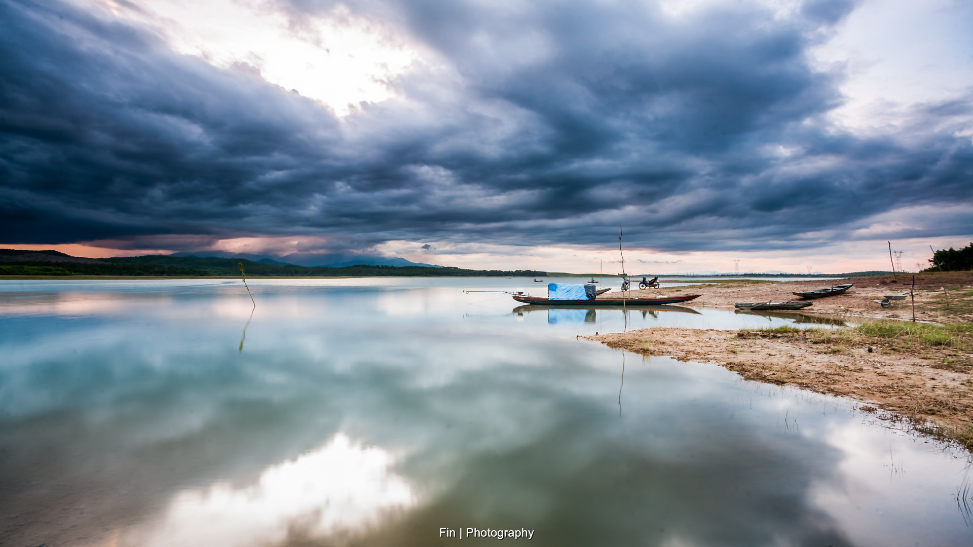 Canon EOS 5D + Tamron AF 19-35mm f/3.5-4.5 sample photo. Phu vinh lake photography