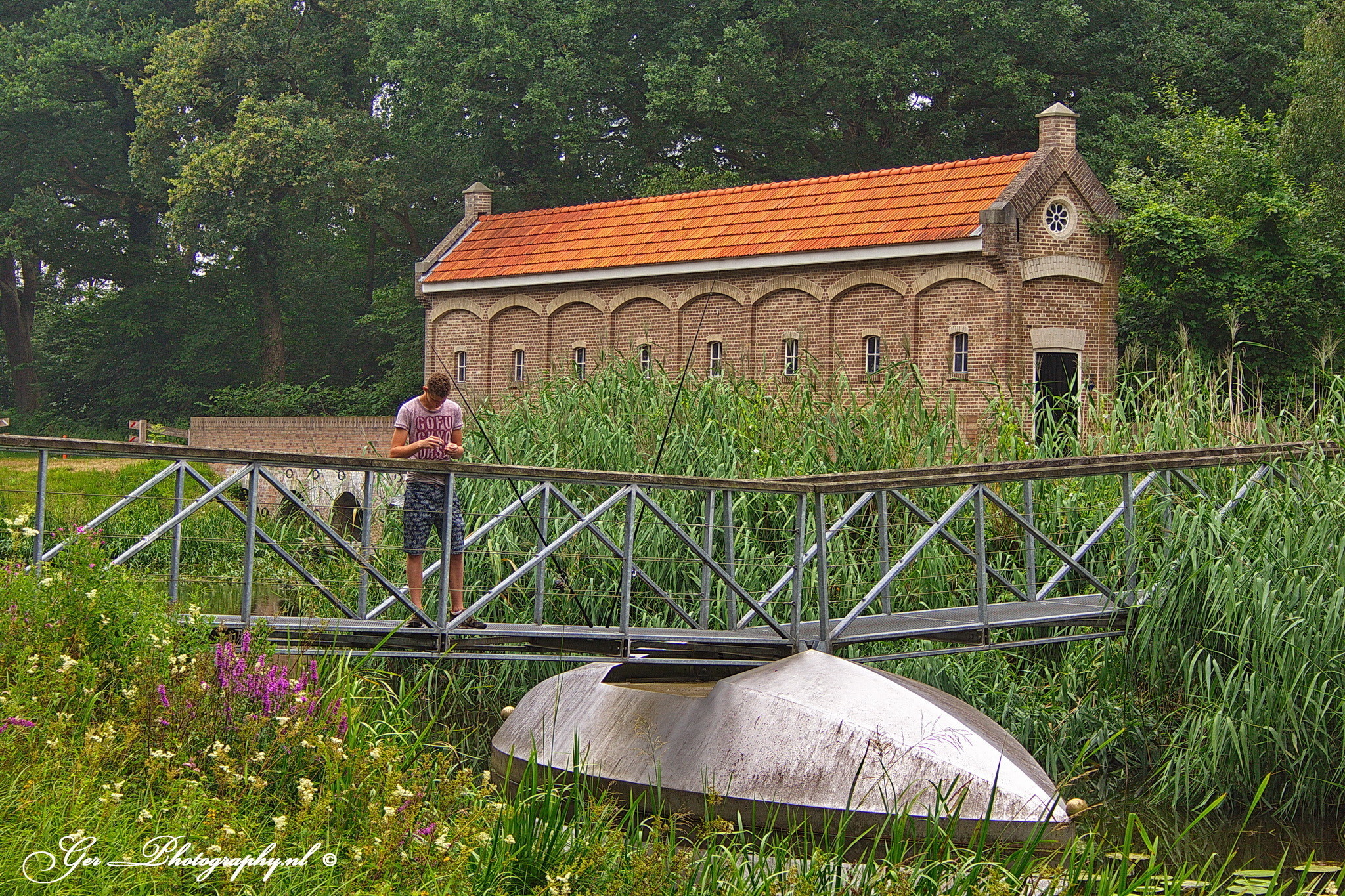 Canon EF-S 18-55mm F3.5-5.6 II sample photo. Fishing on a floating bridge photography