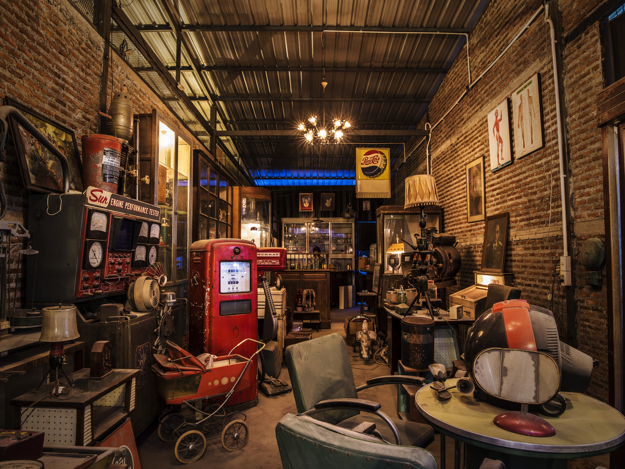 HD Pentax-DA645 28-45mm F4.5ED AW SR sample photo. Retro shop photography
