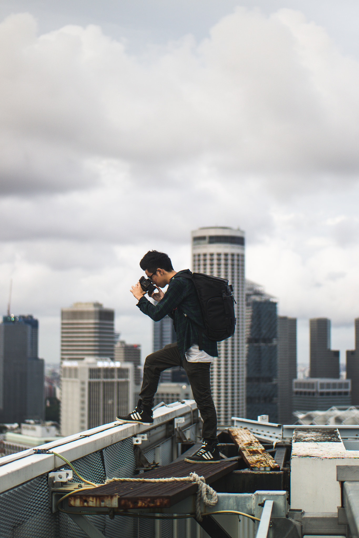 NX 45mm F1.8 [T6] 2D/3D sample photo. On the roof photography