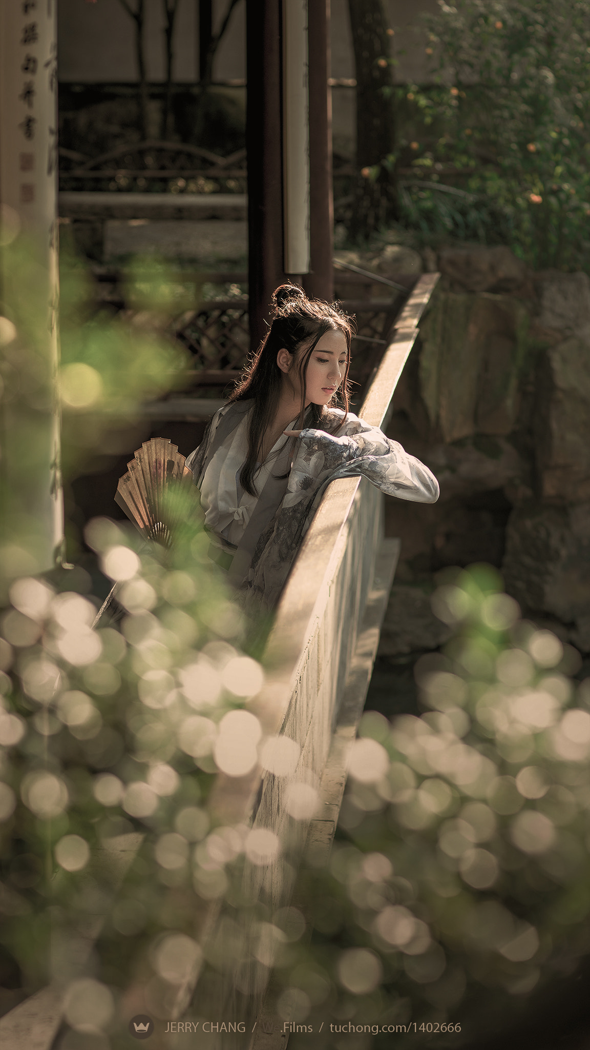 Canon EF 85mm F1.2L II USM sample photo. Chinese dress photography