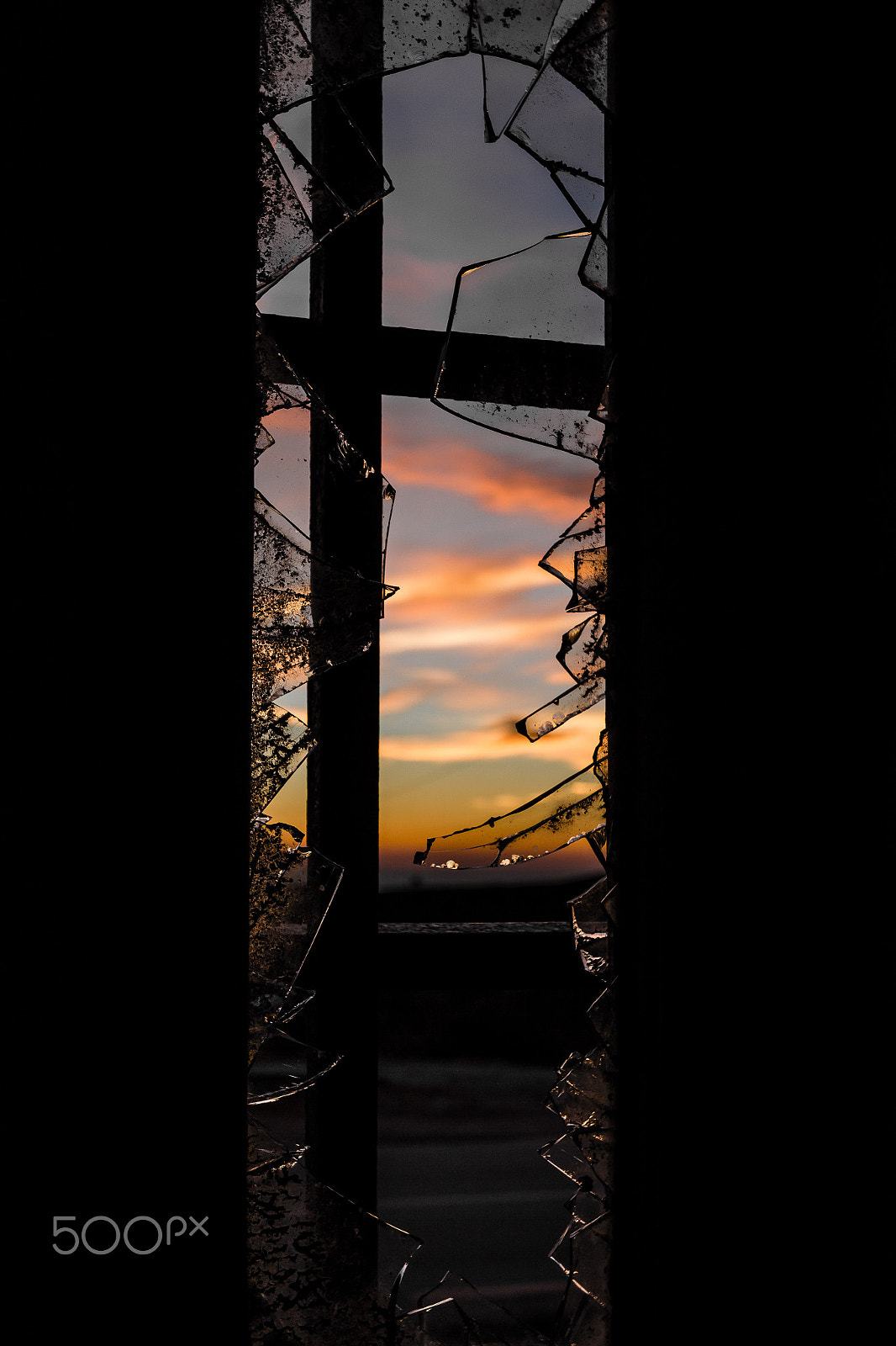 Canon EOS 700D (EOS Rebel T5i / EOS Kiss X7i) + Canon EF 16-35mm F2.8L USM sample photo. Abandoned sunset photography