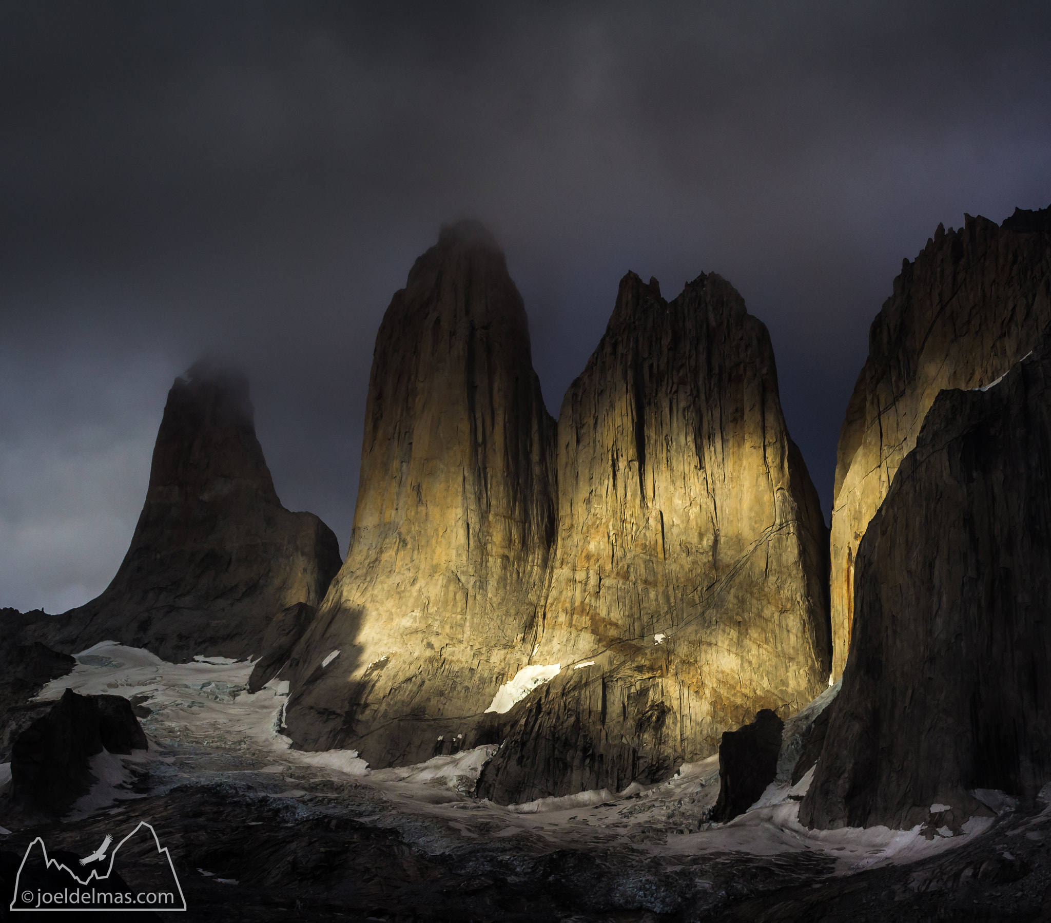 EF28-70mm f/2.8L USM sample photo. Ray of sunlight on the impressive torres del paine photography