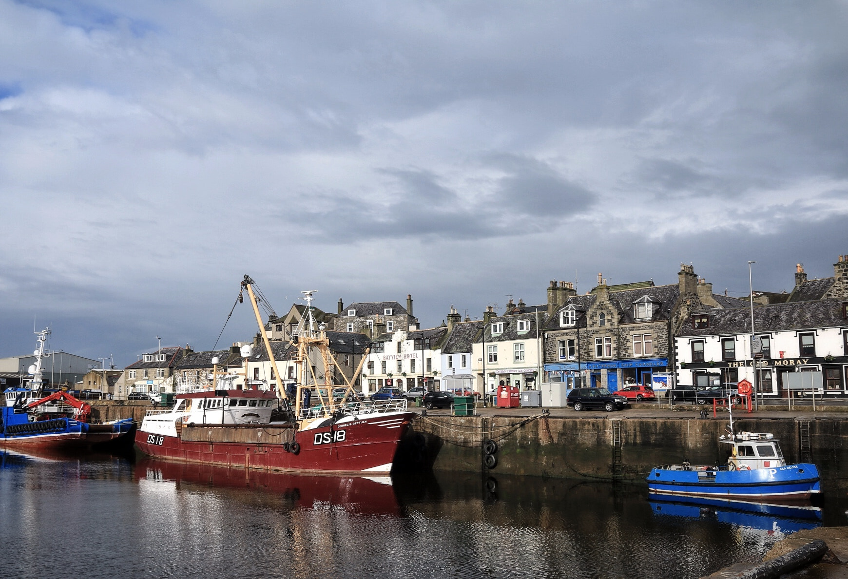 Canon EF-S 15-85mm F3.5-5.6 IS USM sample photo. Macduff, in north east scotland. photography