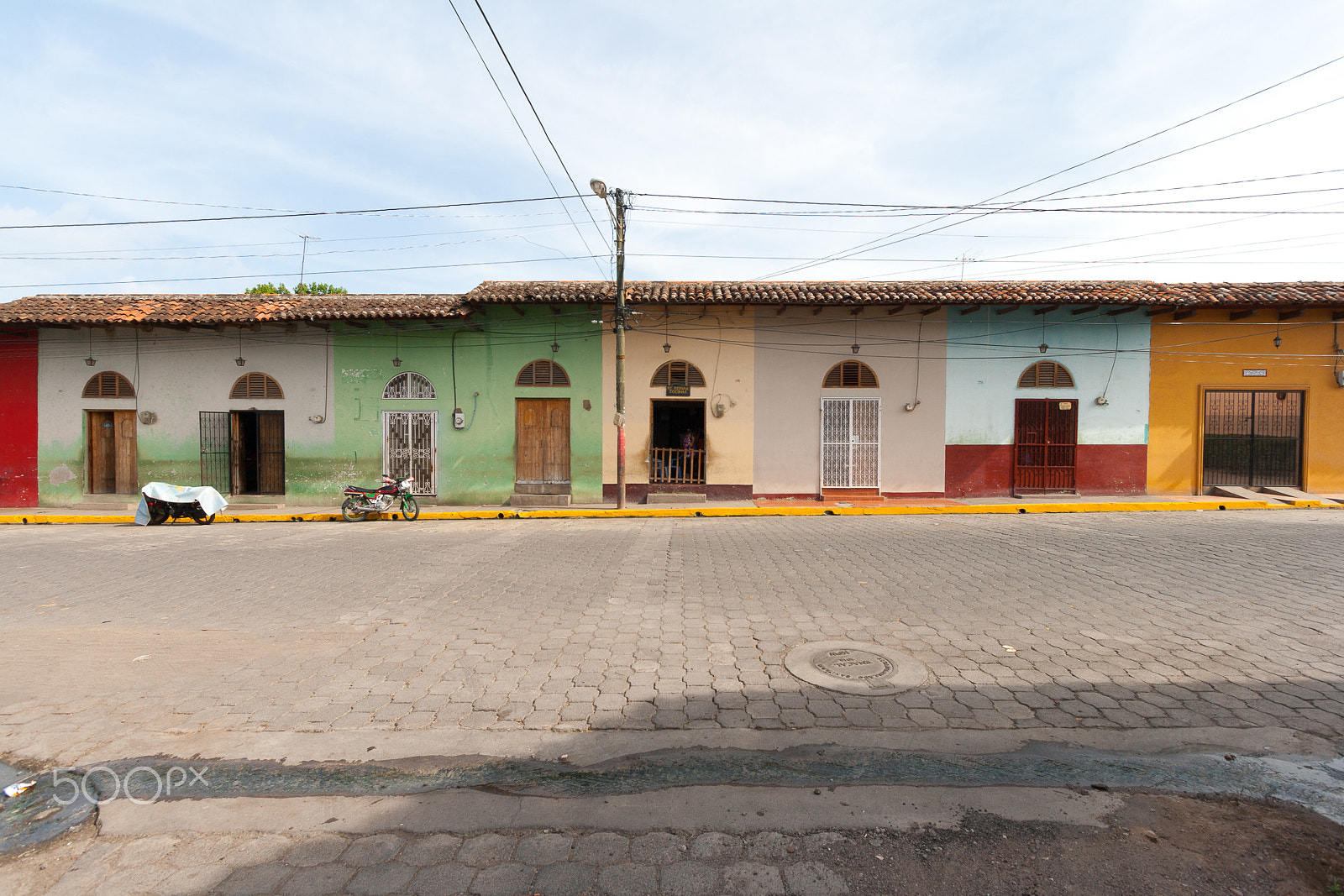 Canon EF-S 10-22mm F3.5-4.5 USM sample photo. Coloured houses in granada, nicaragua (2) photography
