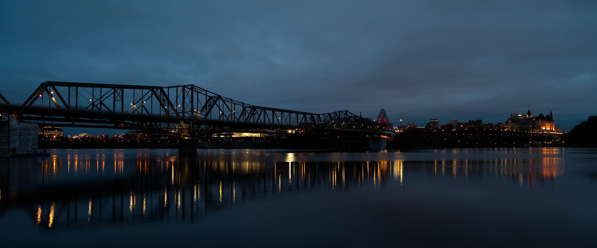 Canon EOS 5D Mark II + ZEISS Distagon T* 21mm F2.8 sample photo. Ottawa at dusk photography