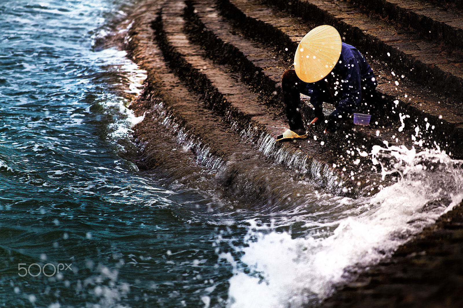 Nikon AF-S Nikkor 70-200mm F4G ED VR sample photo. Harvesting mussels on rocks after reflux photography
