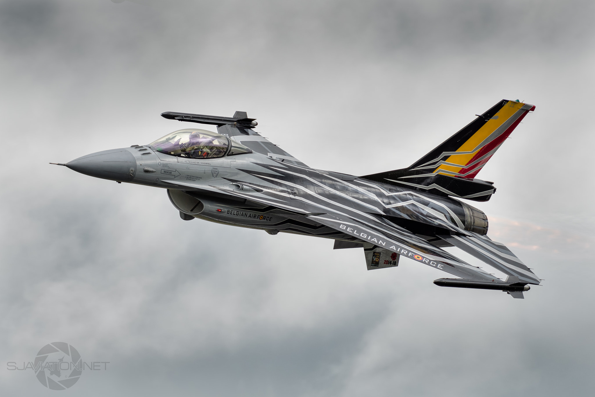 Nikon AF-S Nikkor 300mm F2.8G ED-IF VR sample photo. 'gizmo' photography
