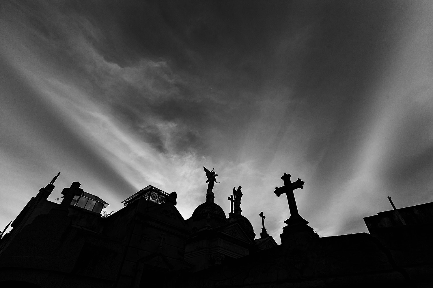 Sigma 17-35mm f/2.8-4 EX DG Aspherical HSM sample photo. "tombscape" photography