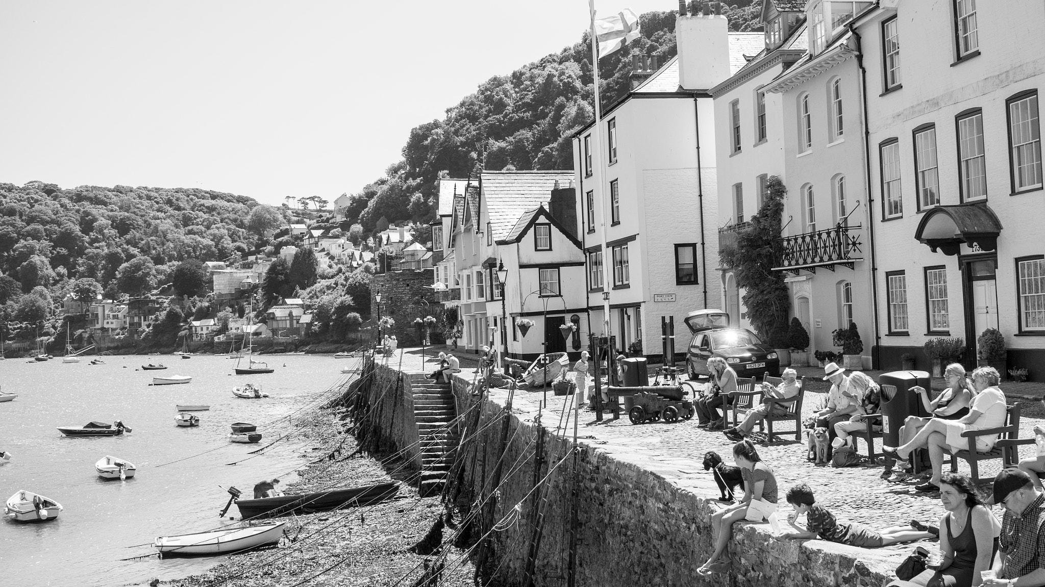 Sony Alpha NEX-5T + Sigma 30mm F2.8 EX DN sample photo. Dartmouth sea front photography