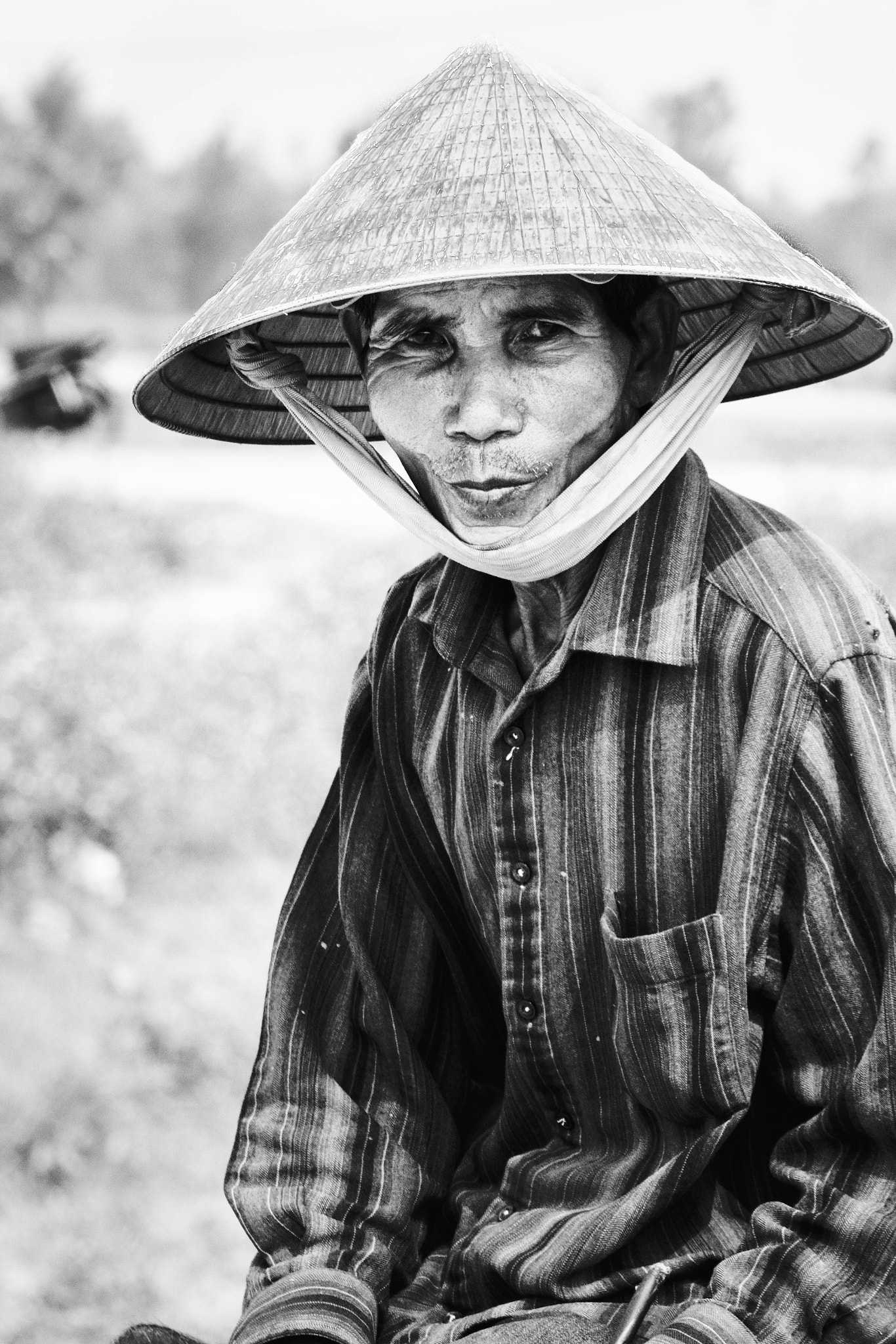 Canon EOS 760D (EOS Rebel T6s / EOS 8000D) + Sigma 18-200mm f/3.5-6.3 DC OS sample photo. The vietnam pople in b&n photography
