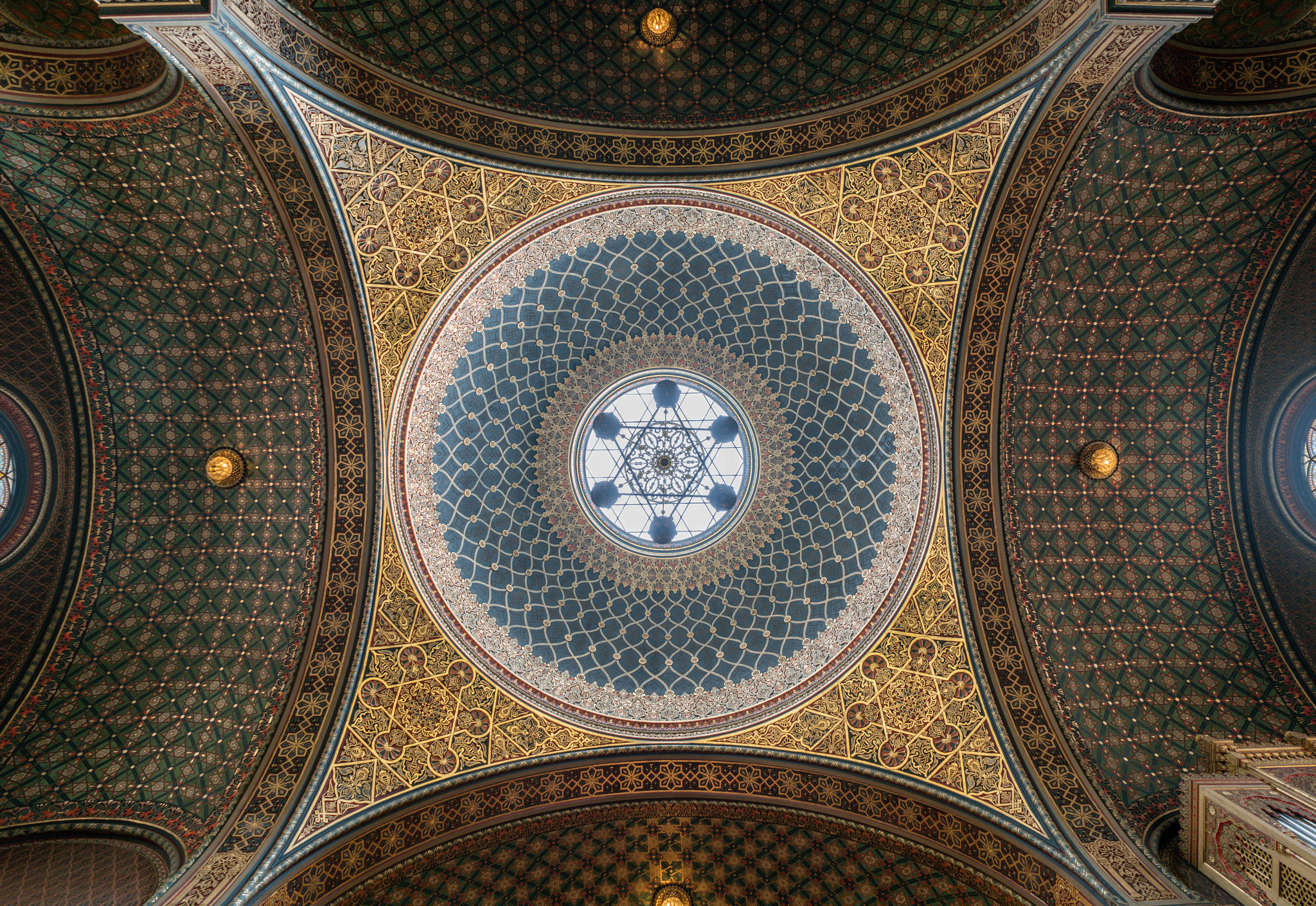 Sony FE 28mm F2 sample photo. Španělská synagoga photography