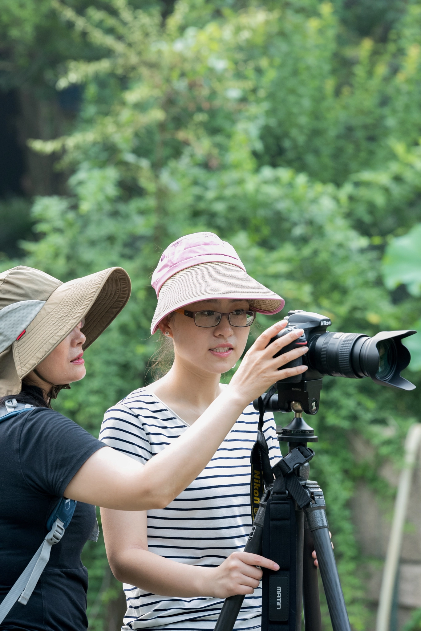 Nikon D810 + Nikon AF-S Nikkor 200mm F2G ED VR II sample photo. 耐心指导 photography