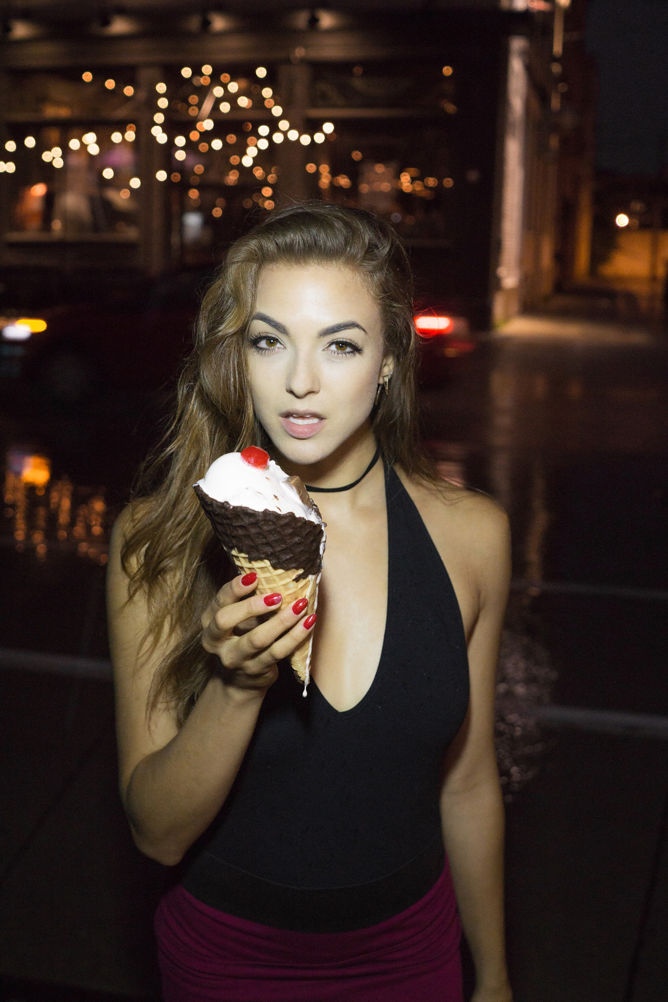 Sony FE 28mm F2 sample photo. Monique with ice cream photography