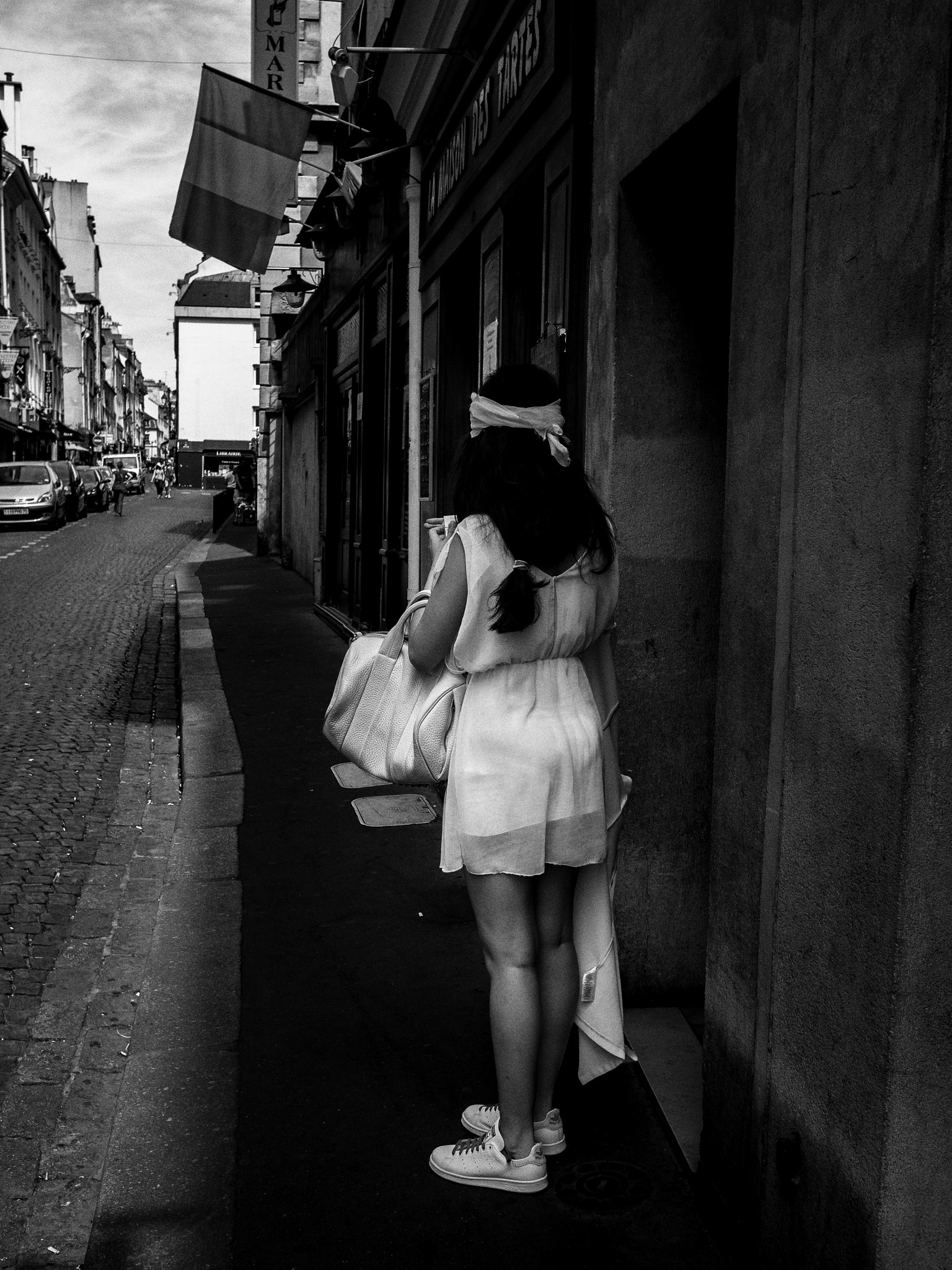 Olympus OM-D E-M10 + Panasonic Lumix G 20mm F1.7 ASPH sample photo. Une française rue mouffetard photography