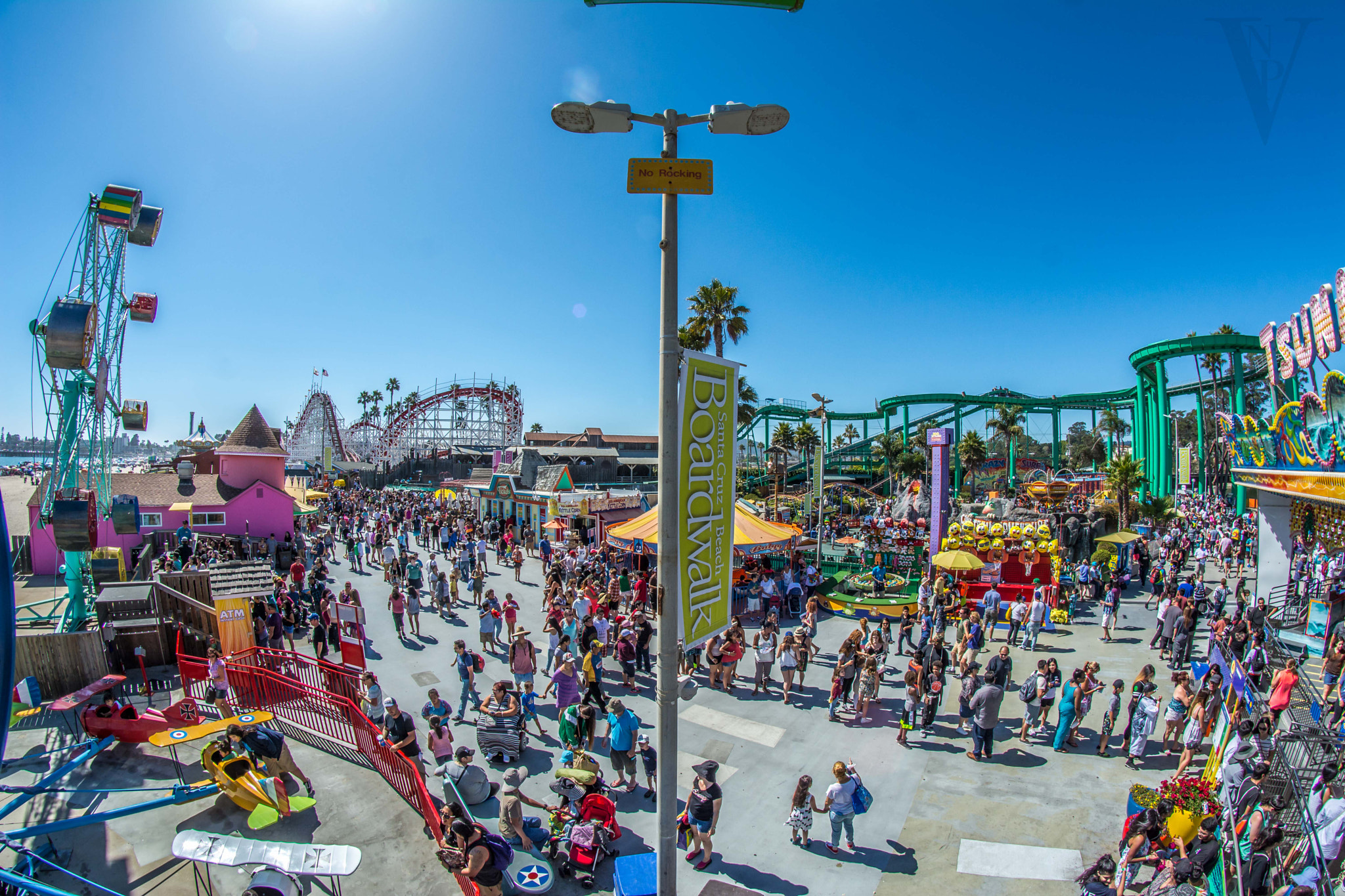 Nikon D5200 + Samyang 8mm F3.5 Aspherical IF MC Fisheye sample photo. Beach boardwalk photography