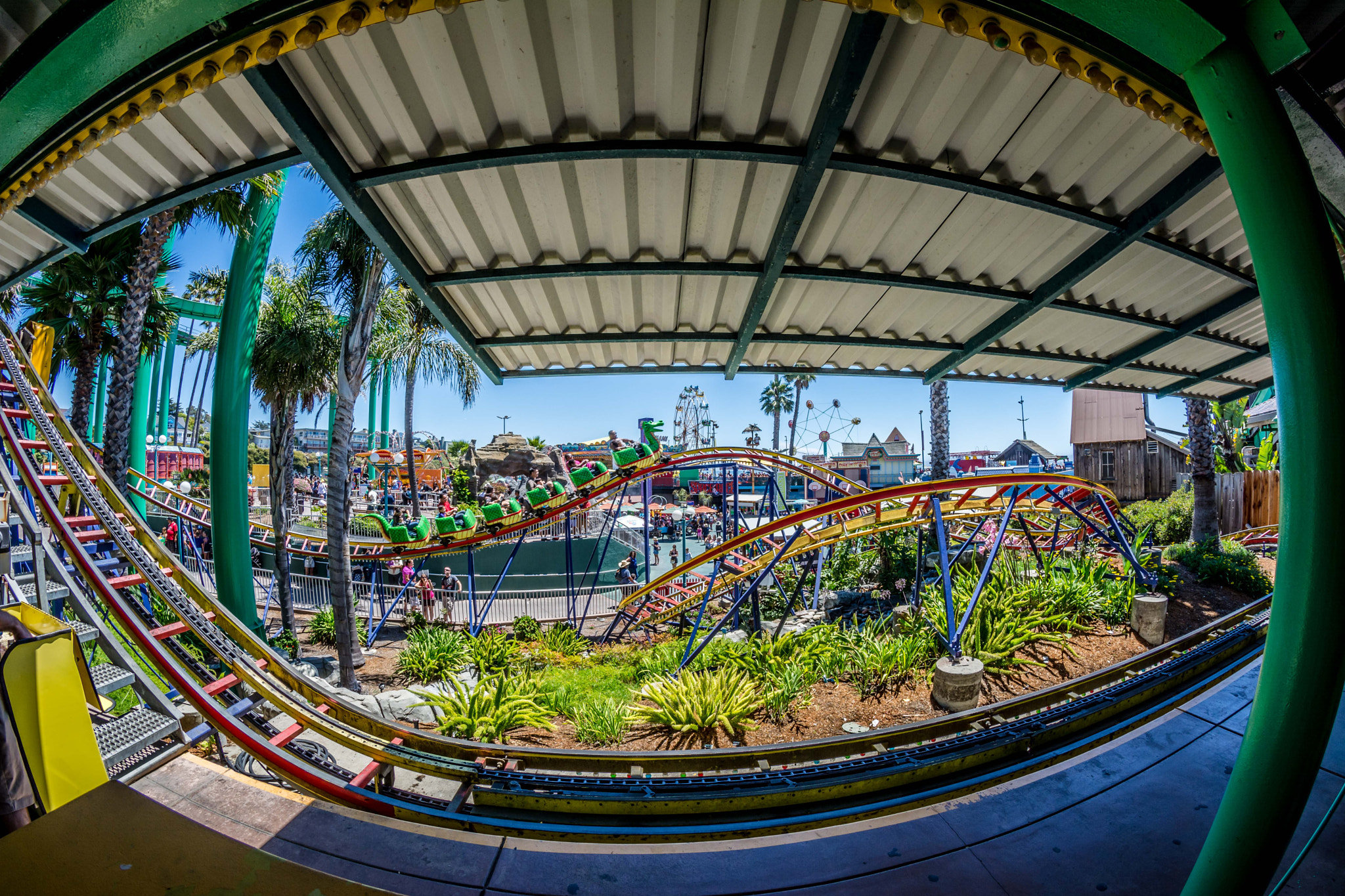 Nikon D5200 + Samyang 8mm F3.5 Aspherical IF MC Fisheye sample photo. Beach boardwalk photography