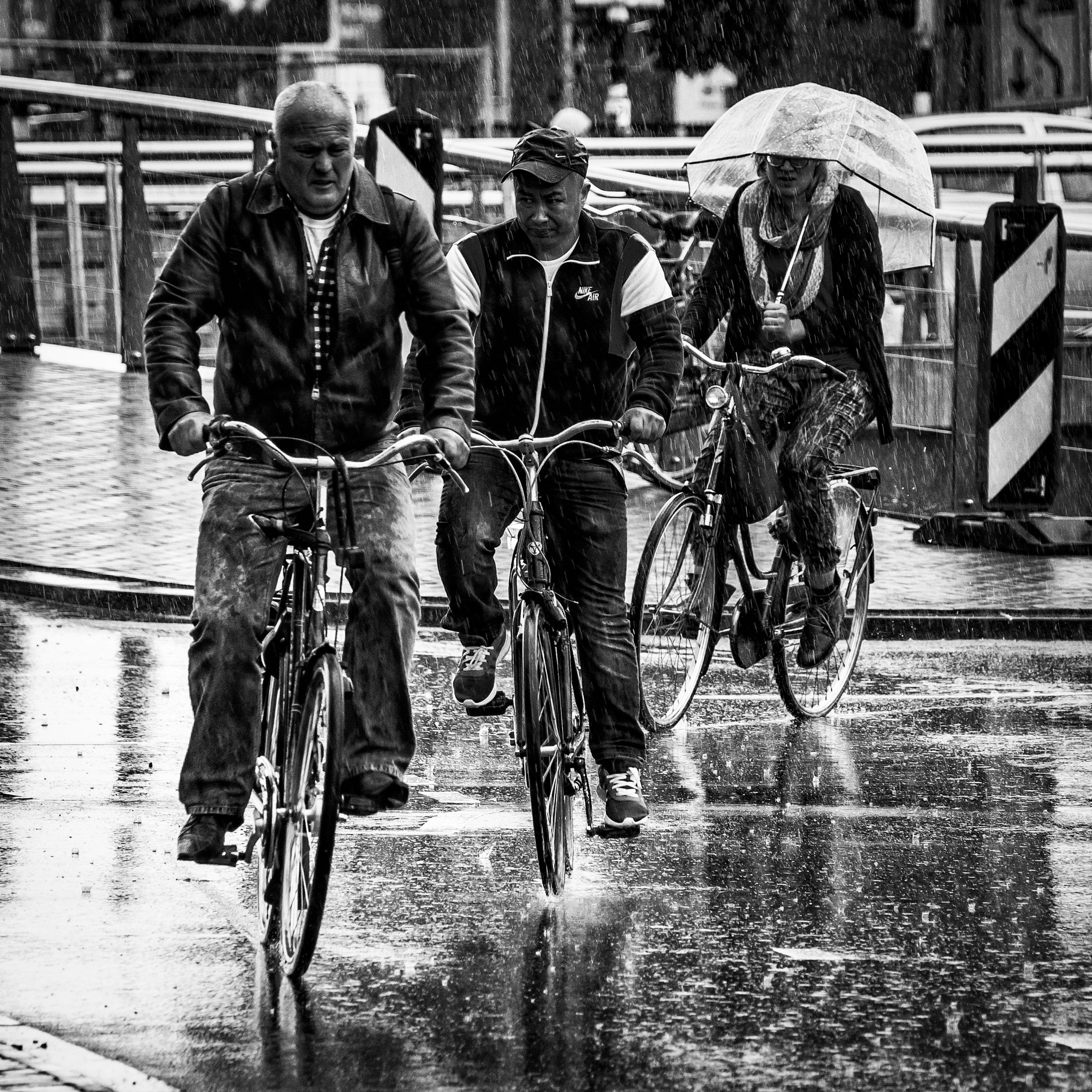 Sony 70-300mm F4.5-5.6 G SSM sample photo. Cyclists in the rain photography