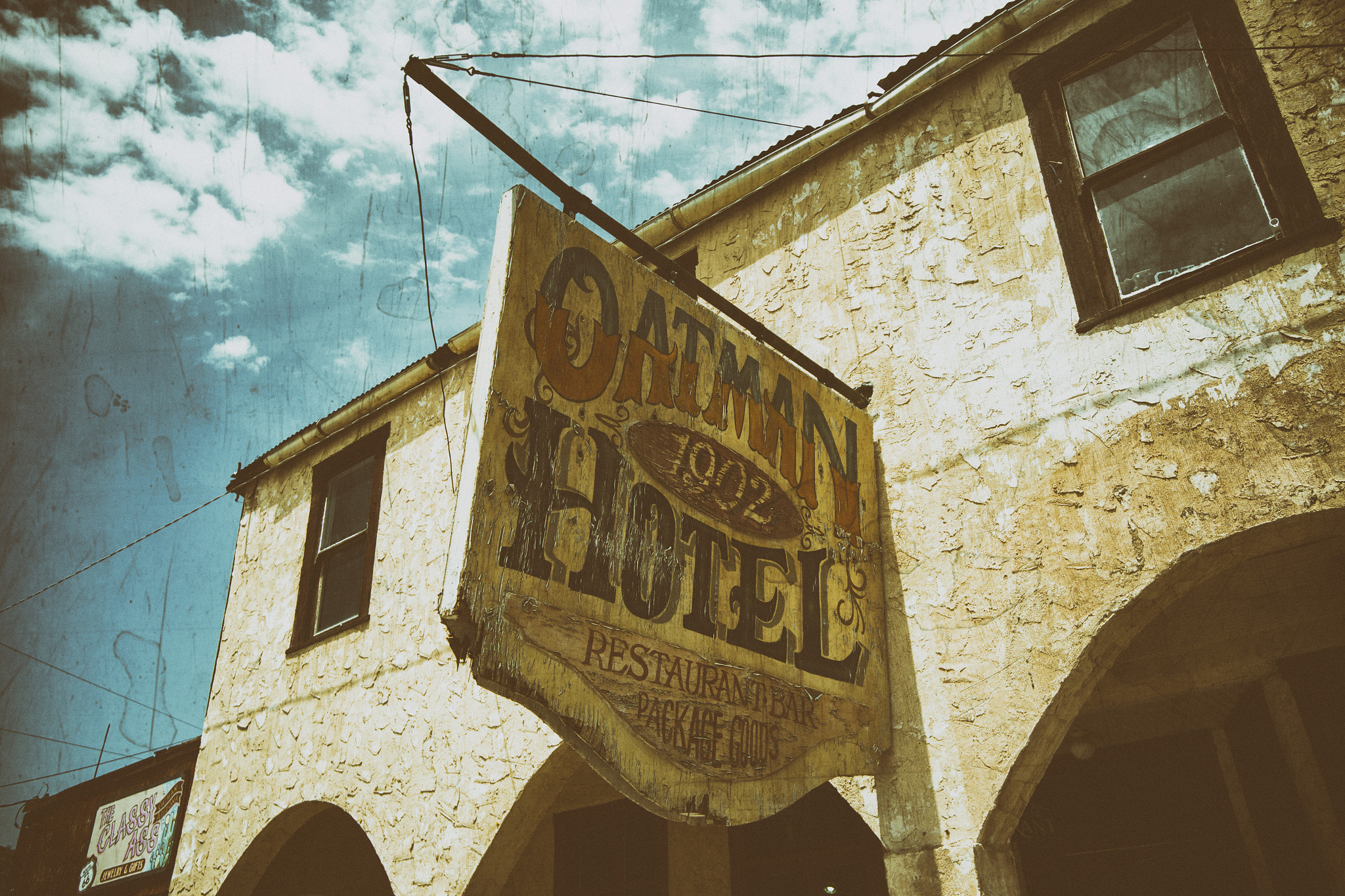 Sigma 15-30mm f/3.5-4.5 EX DG Aspherical sample photo. Haunted oatman hotel photography