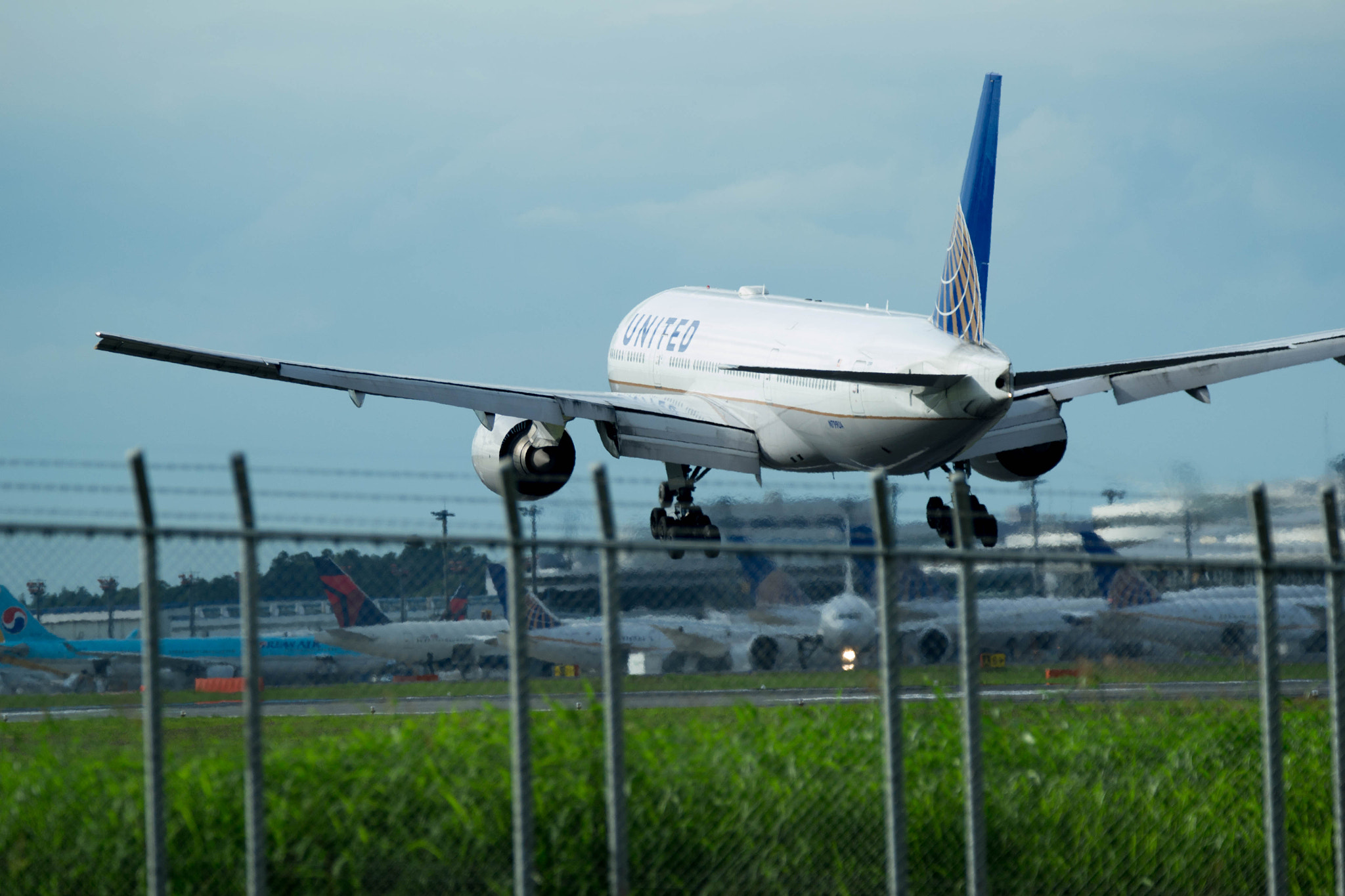 Sigma 150-600mm F5-6.3 DG OS HSM | C sample photo. Airplane photography