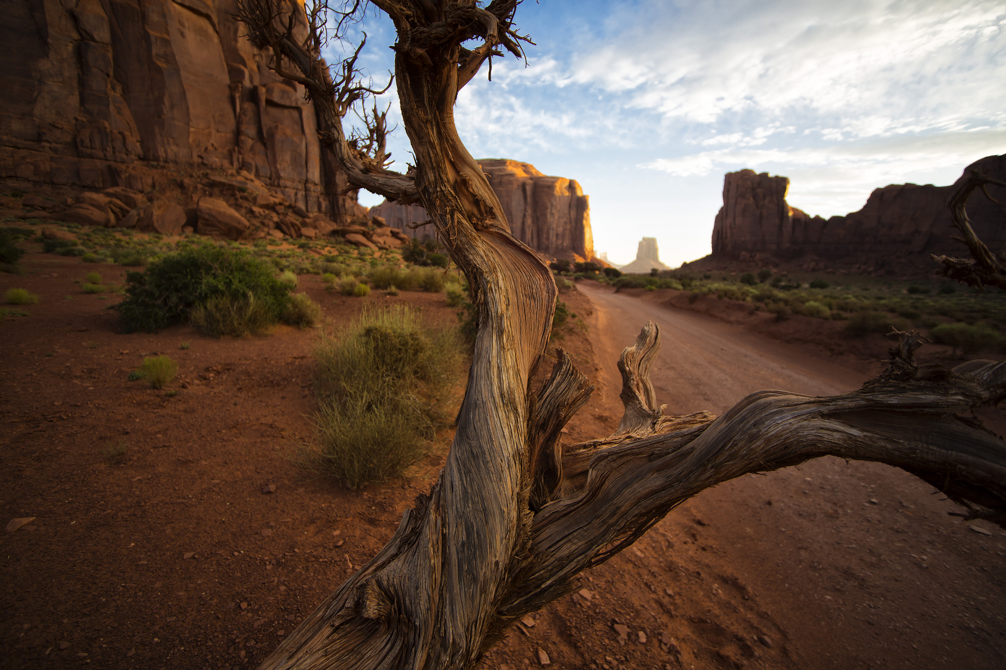 Sigma 15-30mm f/3.5-4.5 EX DG Aspherical sample photo. Sunrise at monument valley photography