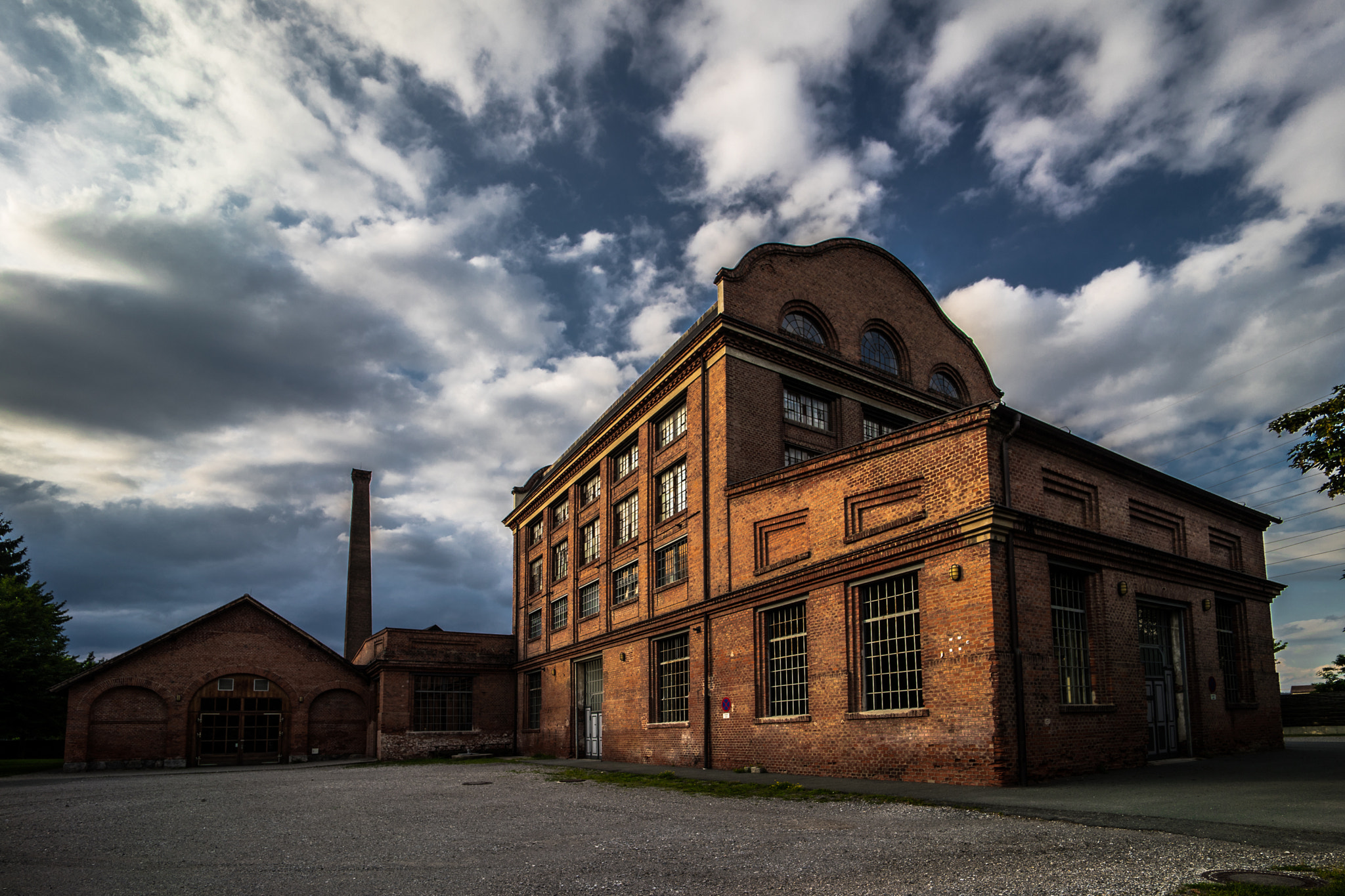 Voigtlander SUPER WIDE-HELIAR 15mm F4.5 III sample photo. Old factory photography