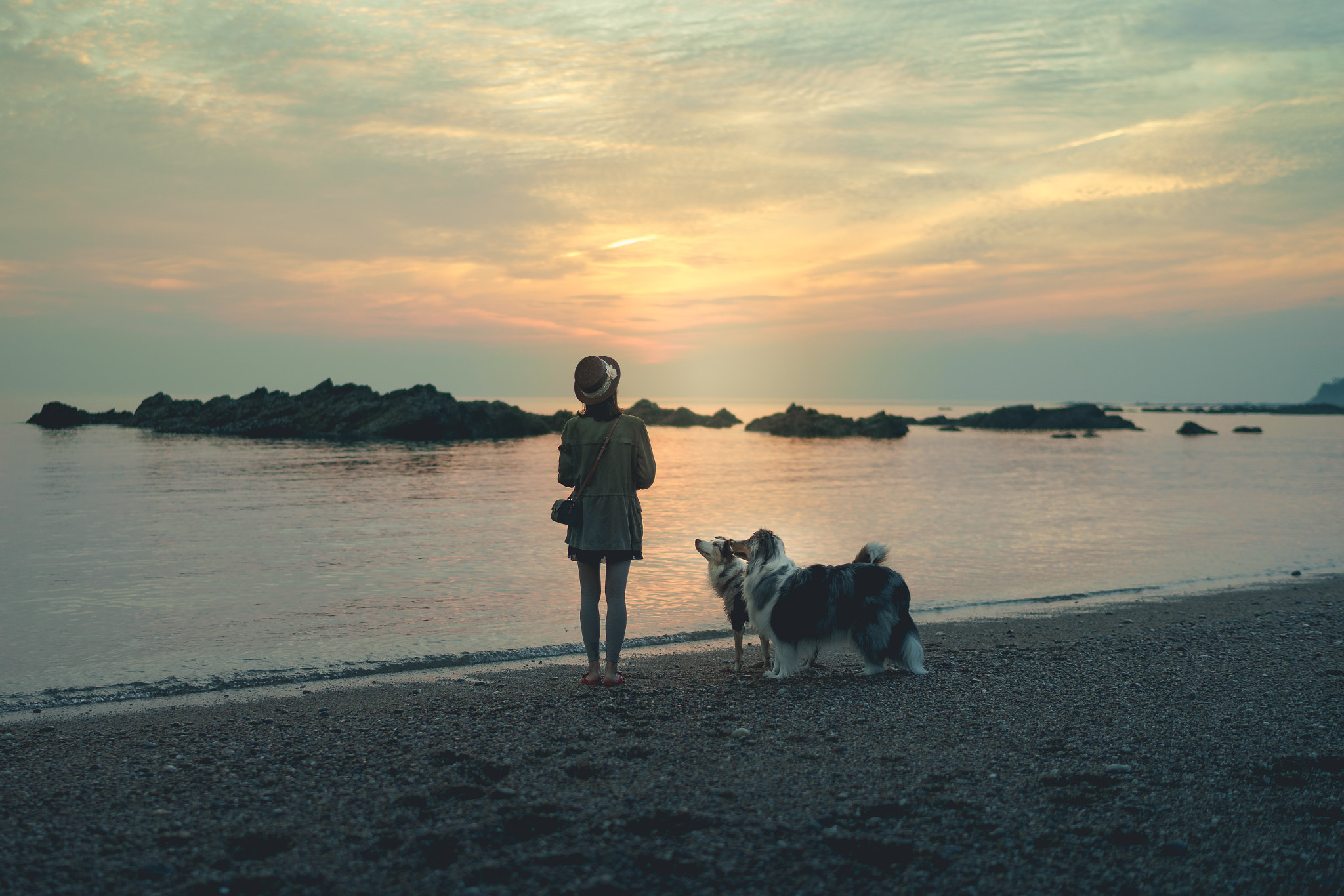Sony a7 + Sony Distagon T* FE 35mm F1.4 ZA sample photo. Seashore photography