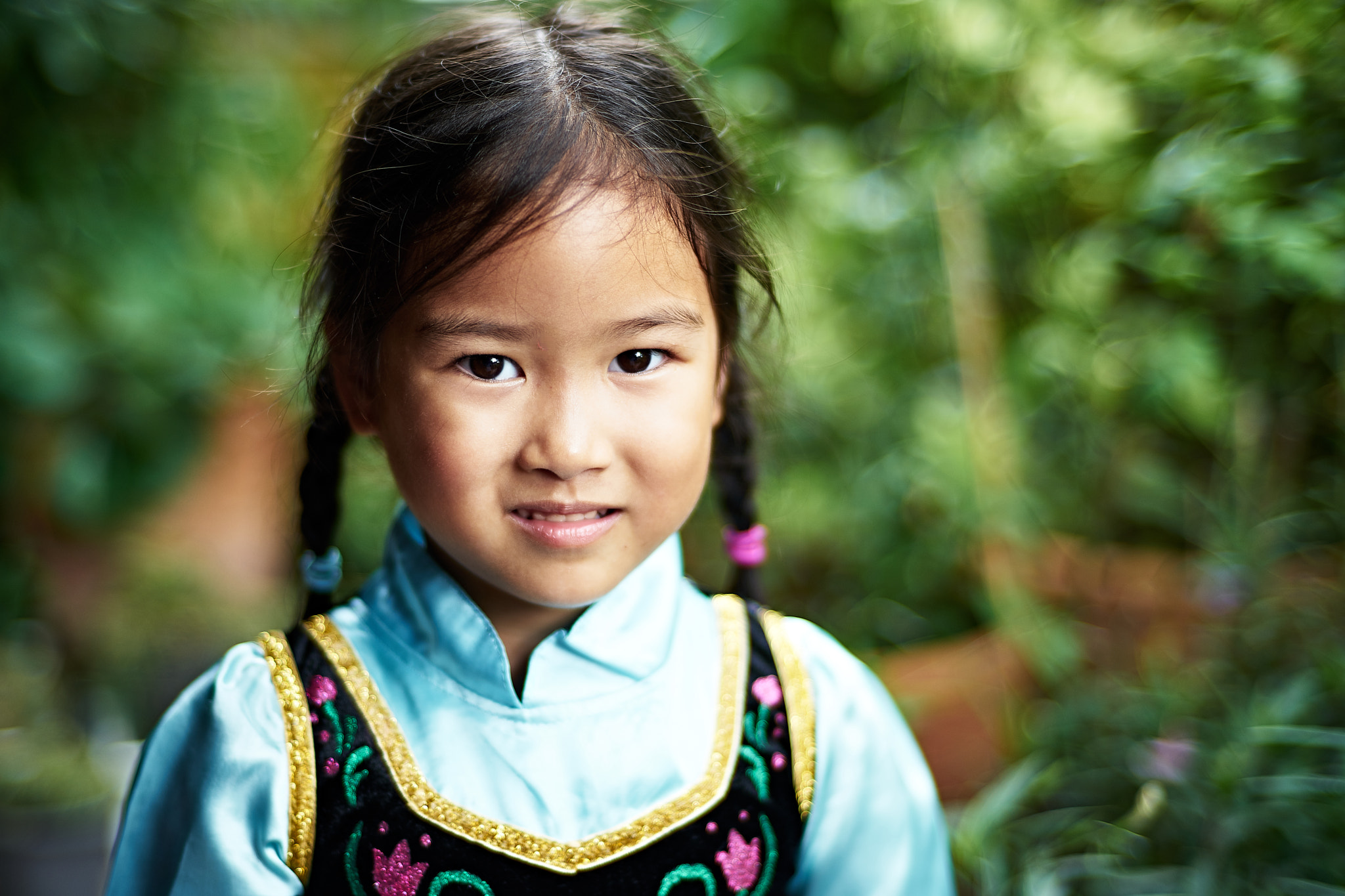 DT 40mm F2.8 SAM sample photo. Daughter in anna costume photography
