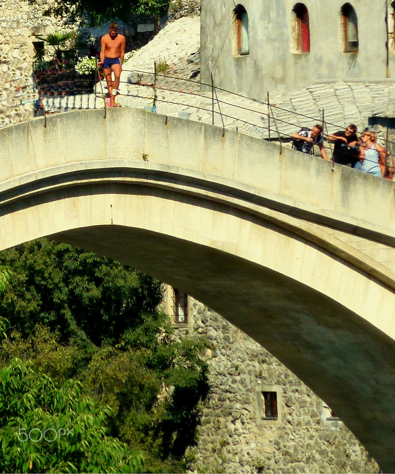 Leica V-Lux 30 / Panasonic Lumix DMC-TZ22 sample photo. Le plongeur du pont de mostar photography