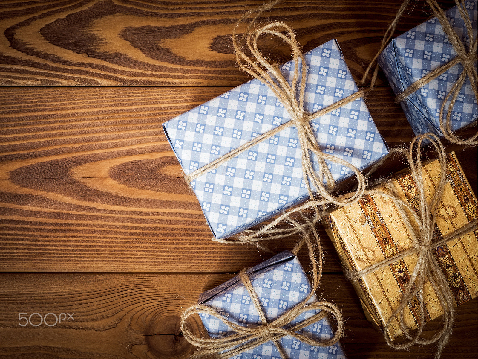 Olympus OM-D E-M1 + OLYMPUS 14-54mm Lens sample photo. Gift boxes in blue paper on the wooden table photography