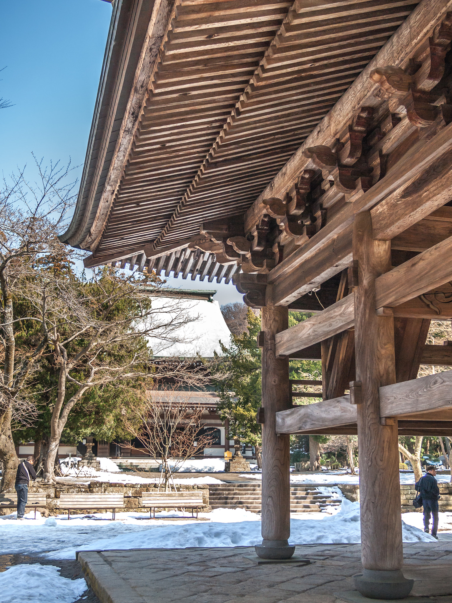 Olympus PEN E-P1 + Panasonic Lumix G 20mm F1.7 ASPH sample photo. Engaku ji buildings in winter photography