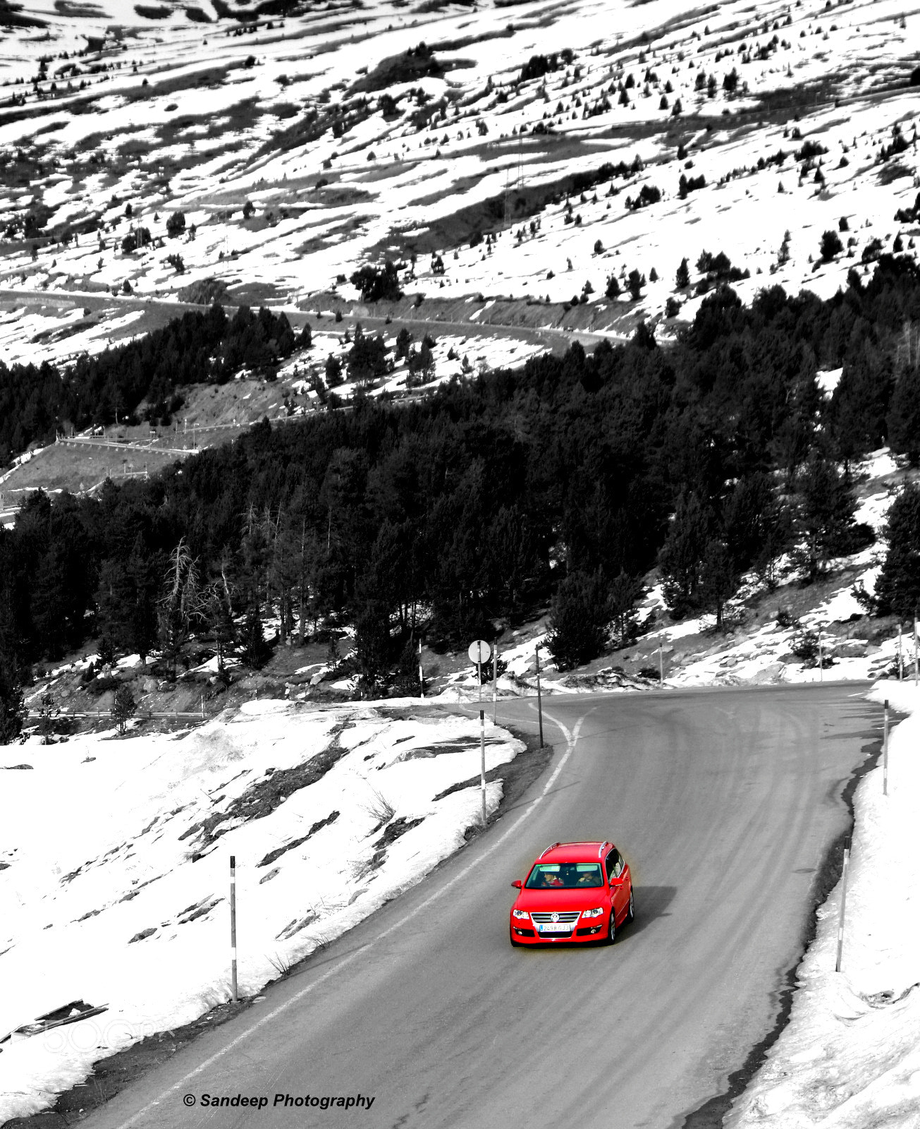 Canon EOS 750D (EOS Rebel T6i / EOS Kiss X8i) + Canon EF-S 55-250mm F4-5.6 IS sample photo. Red car andorra photography