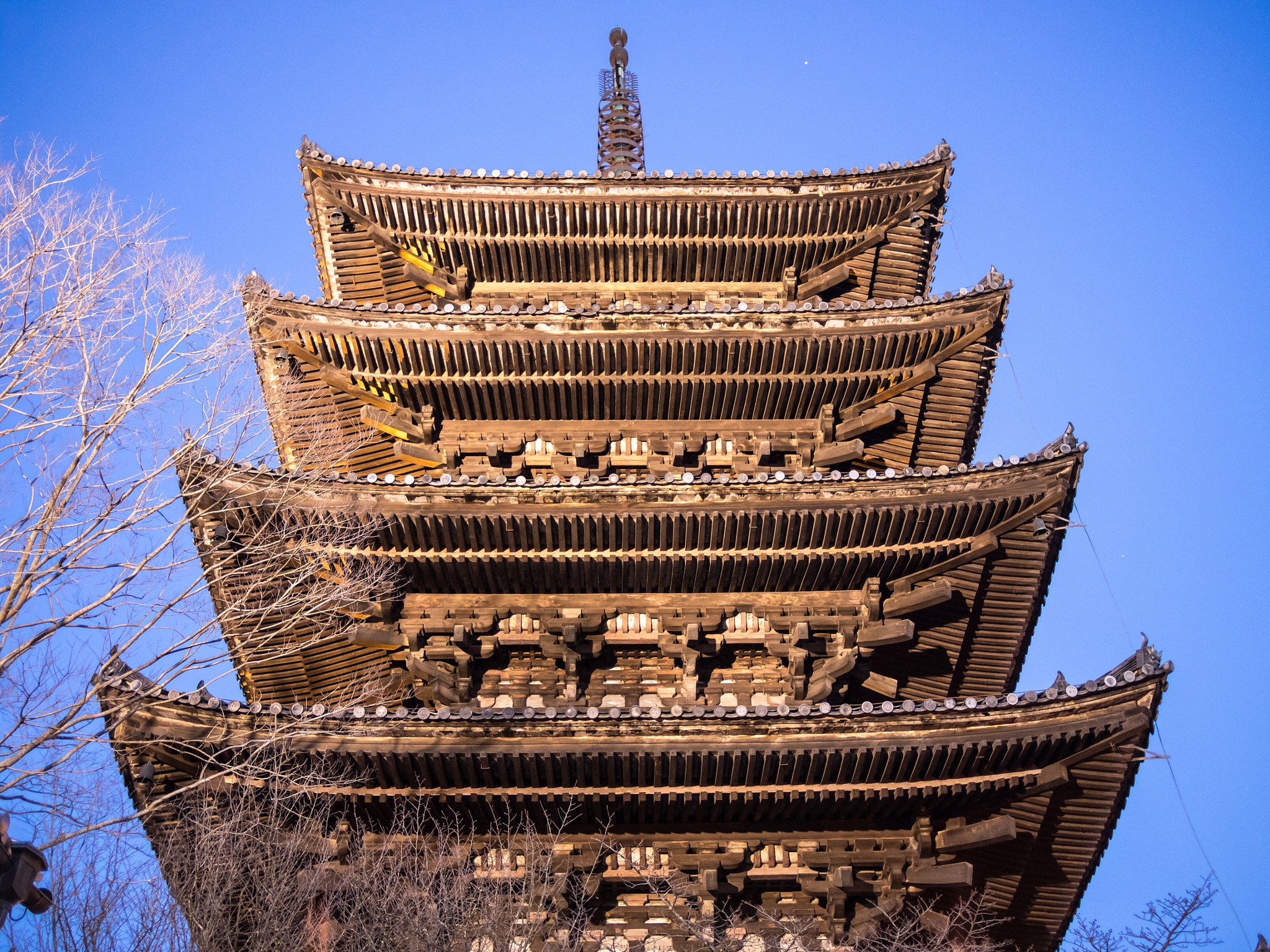 Olympus OM-D E-M1 + Panasonic Lumix G 20mm F1.7 ASPH sample photo. Yasaka no to pagoda in kyoto, japan photography