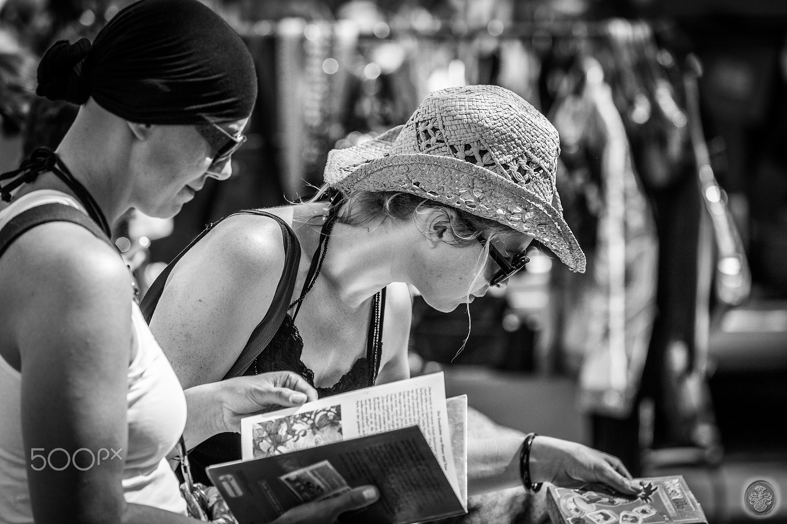 Canon EF 16-35mm F4L IS USM sample photo. ...the market...part i photography