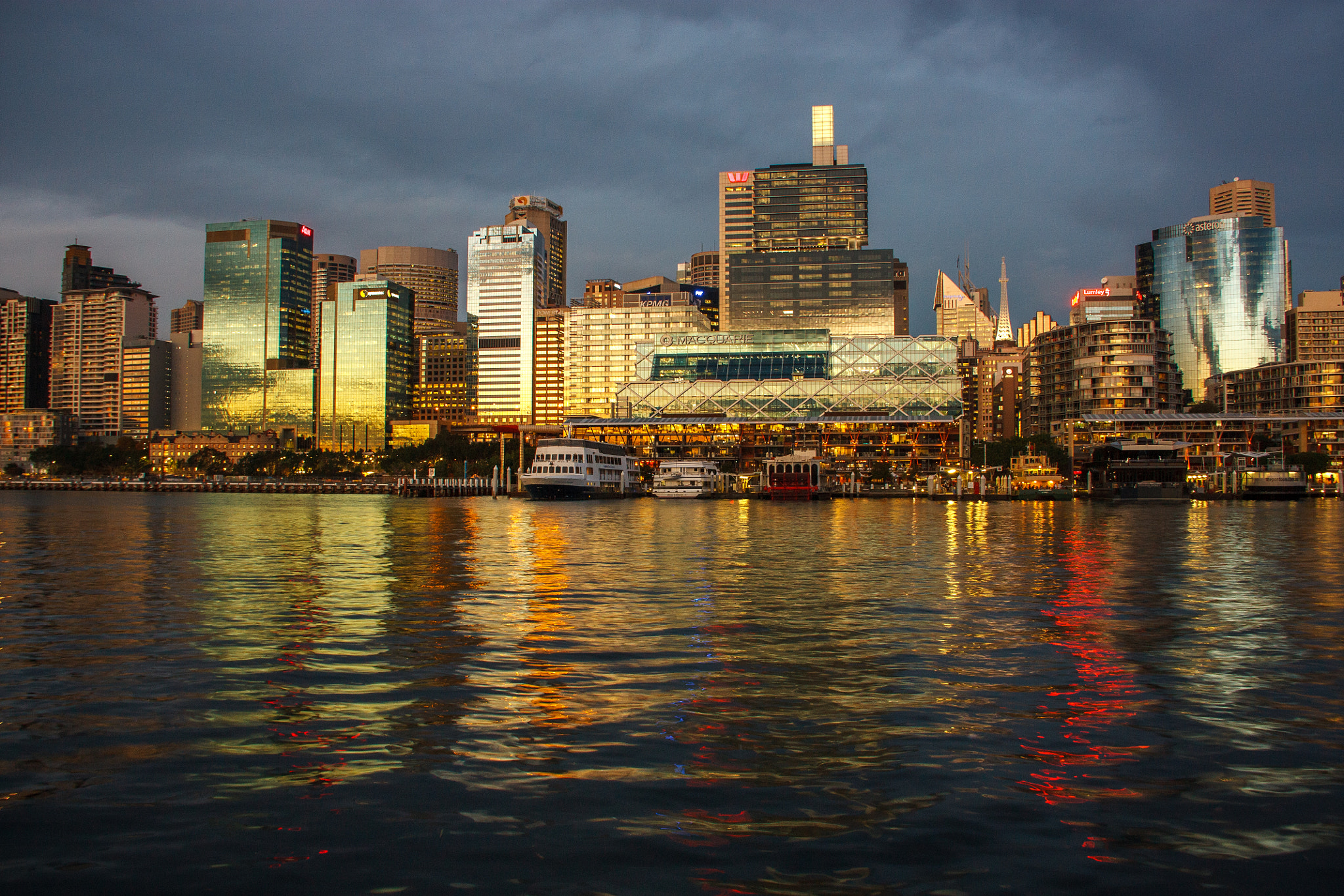 Canon EOS 450D (EOS Rebel XSi / EOS Kiss X2) sample photo. Reflections of sydney harbour photography