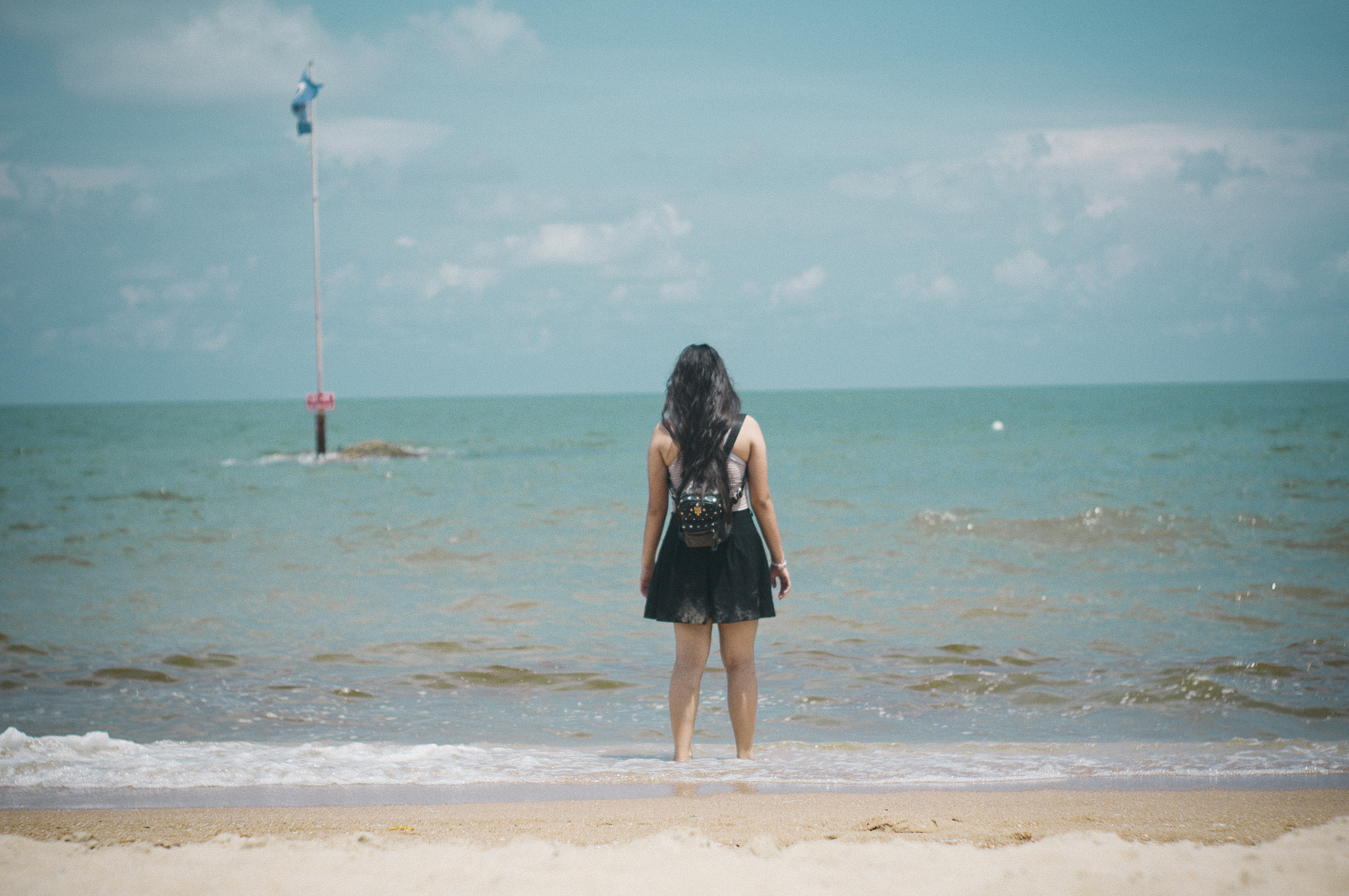 Sony Alpha DSLR-A580 + Minolta AF 50mm F1.7 sample photo. She and sea photography