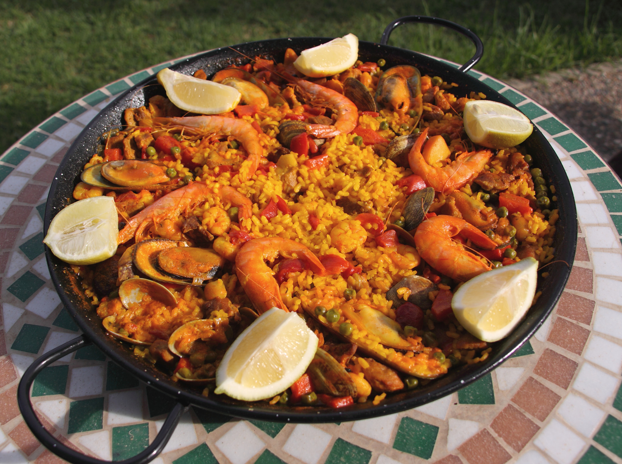 Canon EOS 50D + Canon 18-200mm sample photo. Paella photography