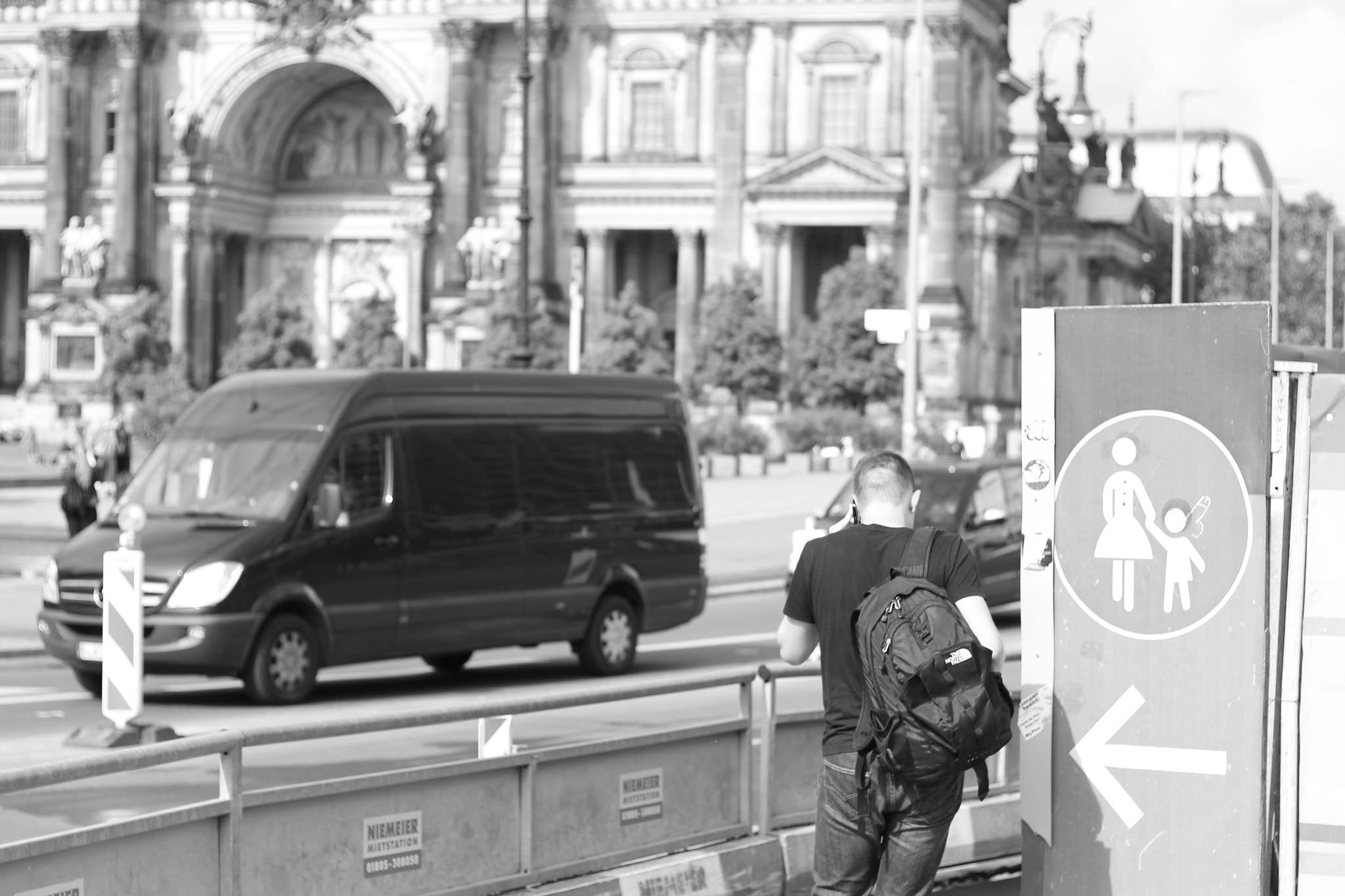 Canon EOS 1200D (EOS Rebel T5 / EOS Kiss X70 / EOS Hi) + Canon EF 50mm F1.8 II sample photo. Berlin trip photography