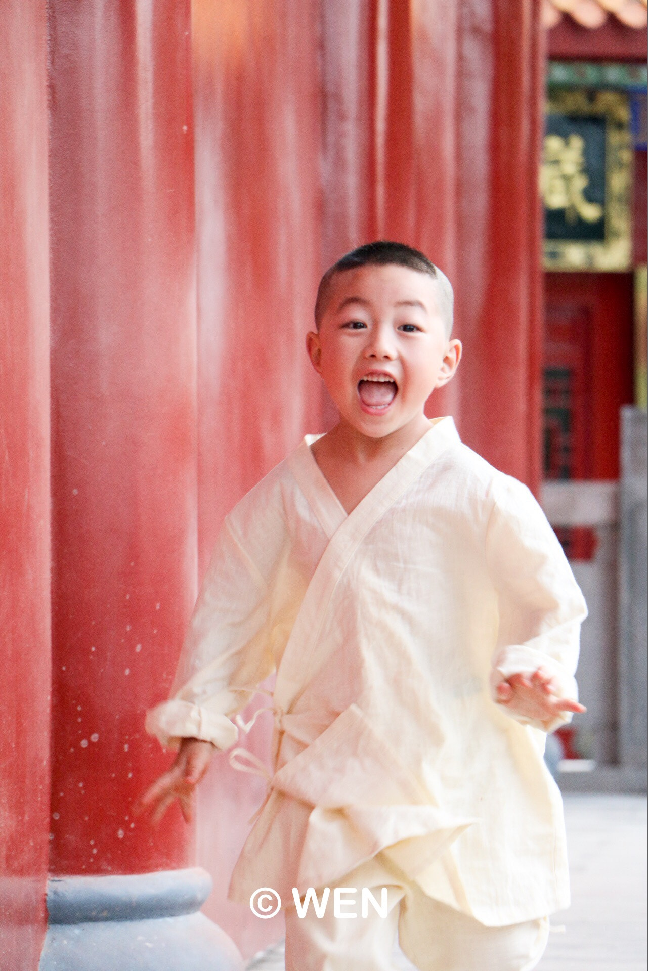 Canon EOS 760D (EOS Rebel T6s / EOS 8000D) sample photo. Running monk photography